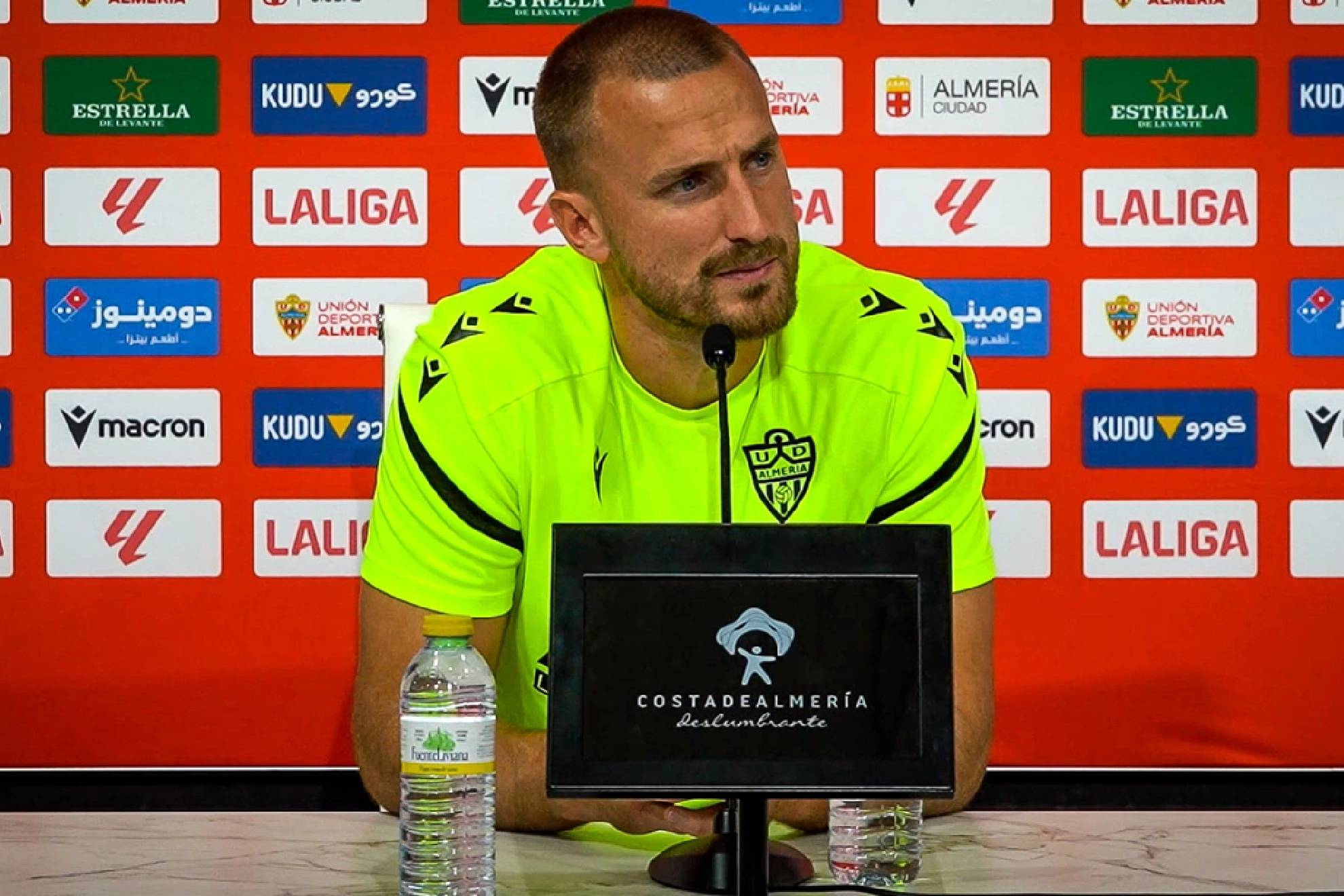 Rodrigo Ely en la rueda de prensa previa al encuentro ante el Sporting