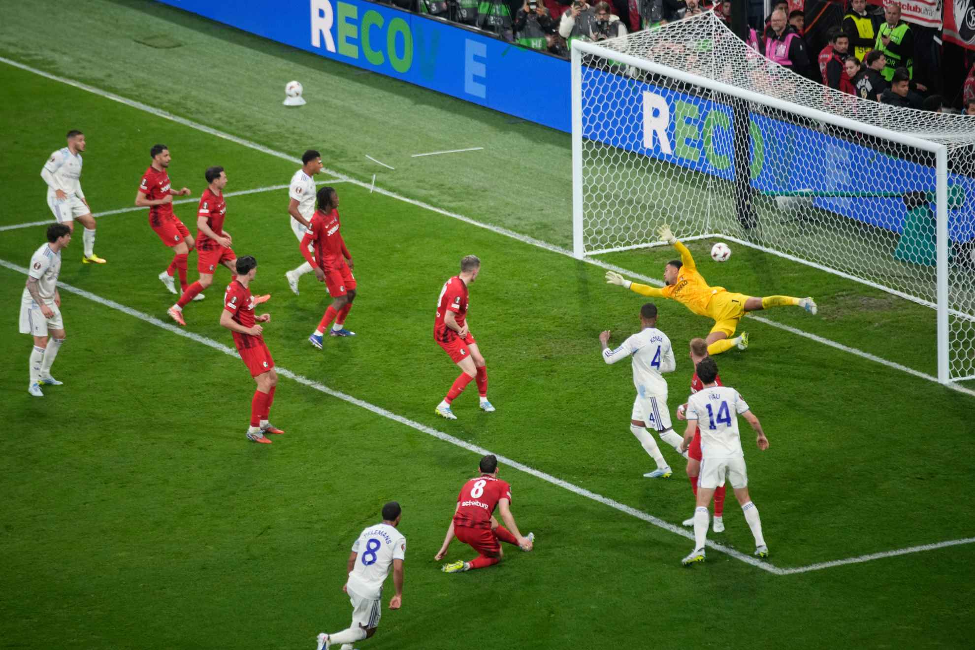 Tielemans scores the first goal of the final