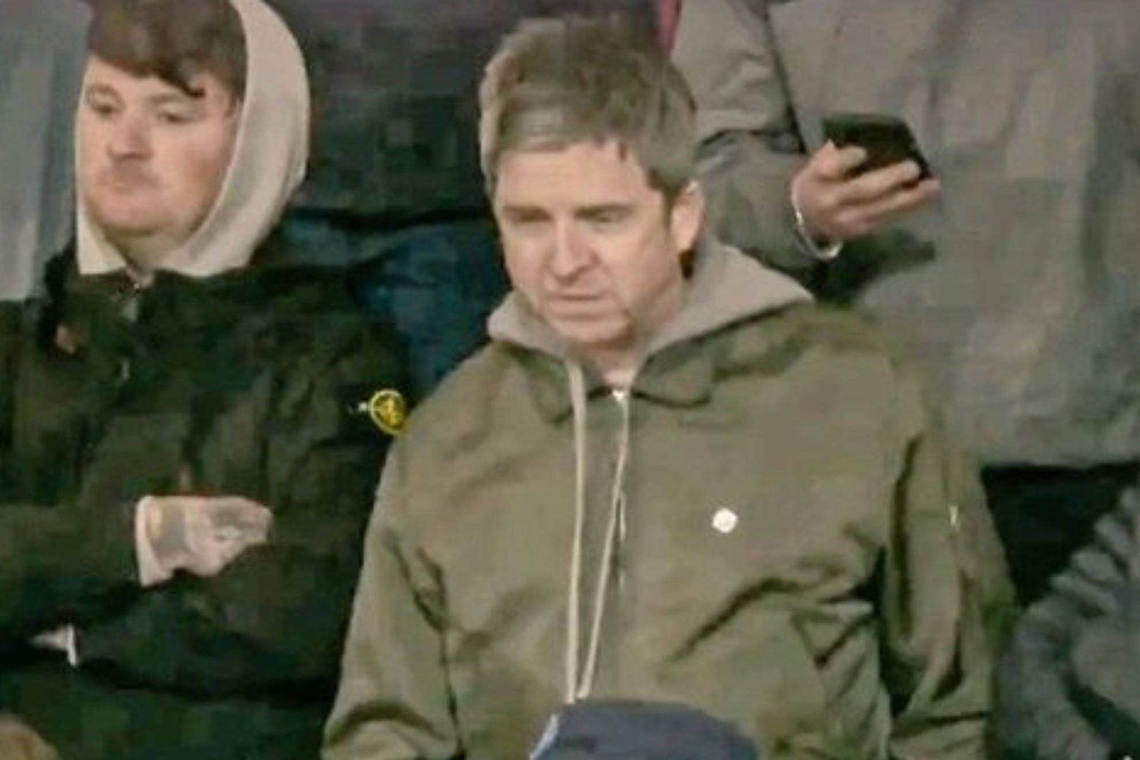 Noel Gallagher, seguidor confeso del Manchester City, fue cazado dejando el Vitality Stadium en el minuto 84 cuando su City perdía 1-0 contra el AFC Bournemouth que entrena el español Iraola.