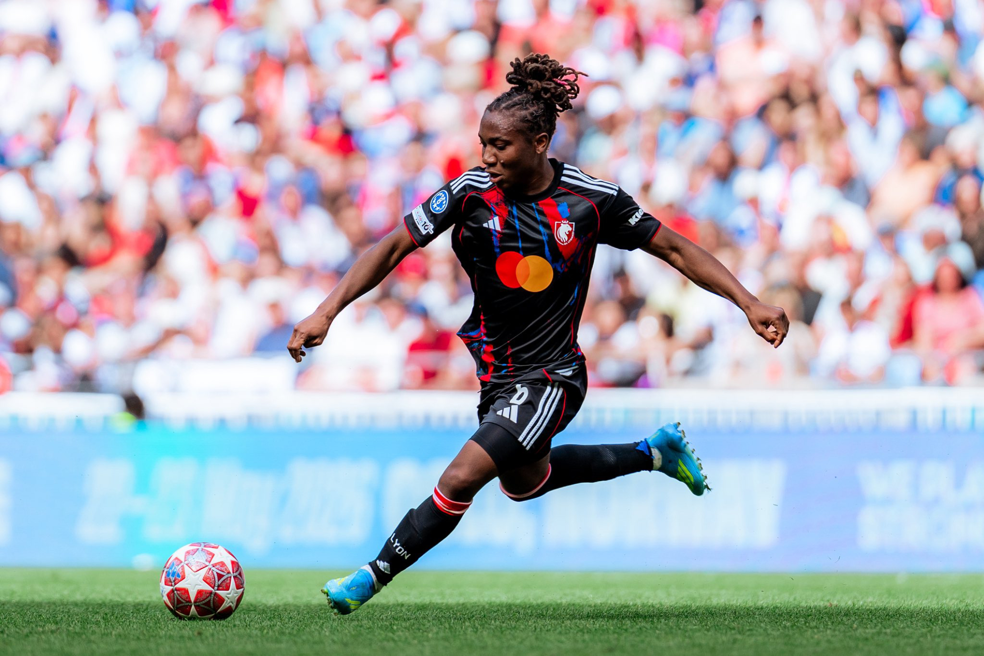Melchie Dumornay, durante un partido con el OL Lyonnes en Champions.