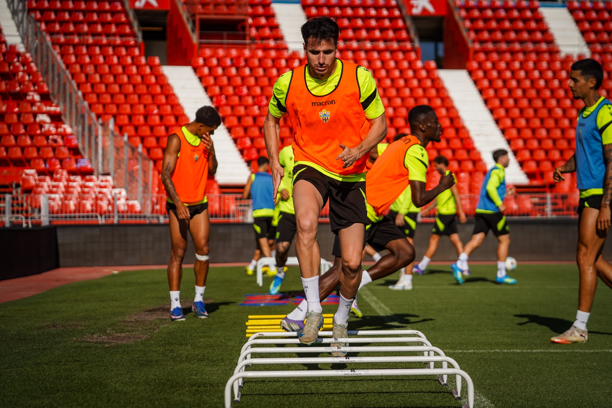 Morcillo durante un entrenamiento con el Almería.
