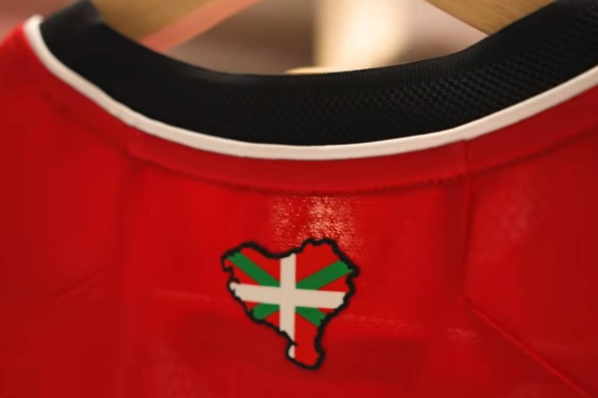 La camiseta del Athletic, con el mapa de Euskal Herria.