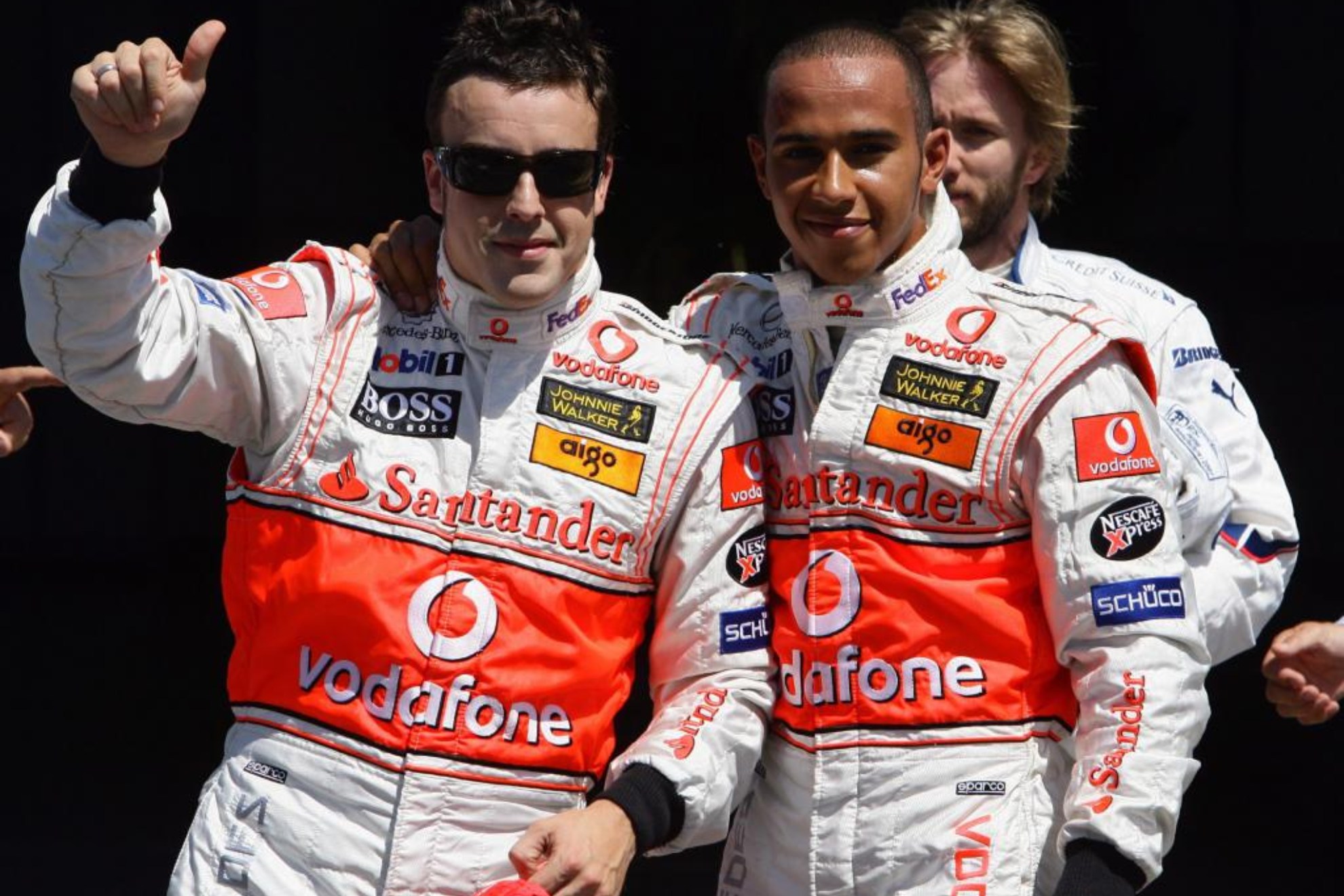 Alonso y Hamilton saludan en Canadá 2007.