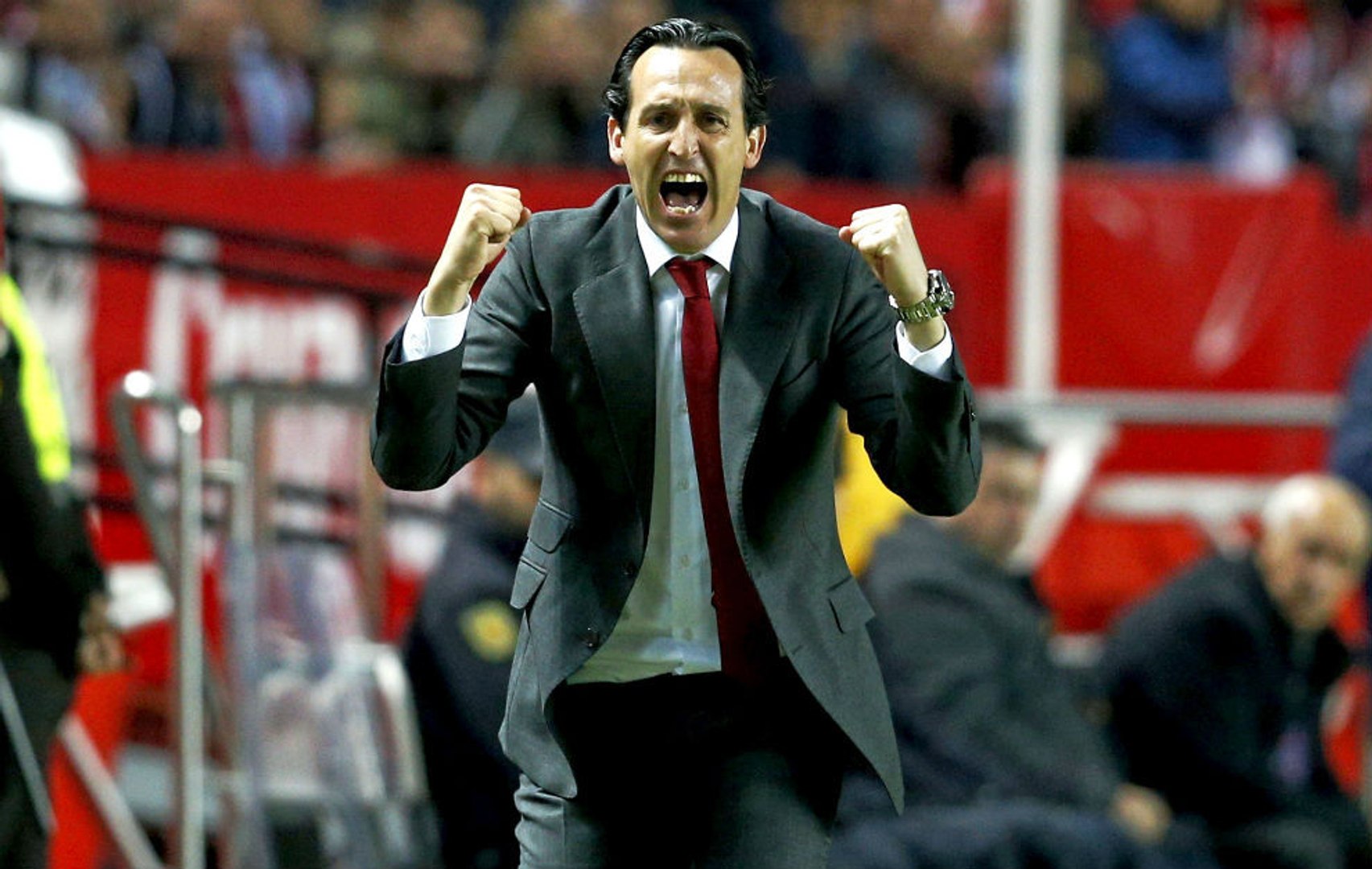 El presentador de La Tribu repasa la trayectoria del técnico vasco, tras proclamarse campeón de la Europa League con el Aston Villa.