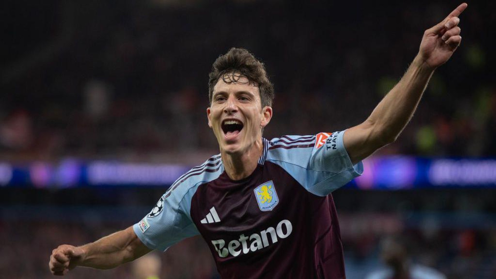 El central castellonense se pasa por 'La Pizarra de Quintana' tras conquistar este miércoles la Europa League en Estambul
