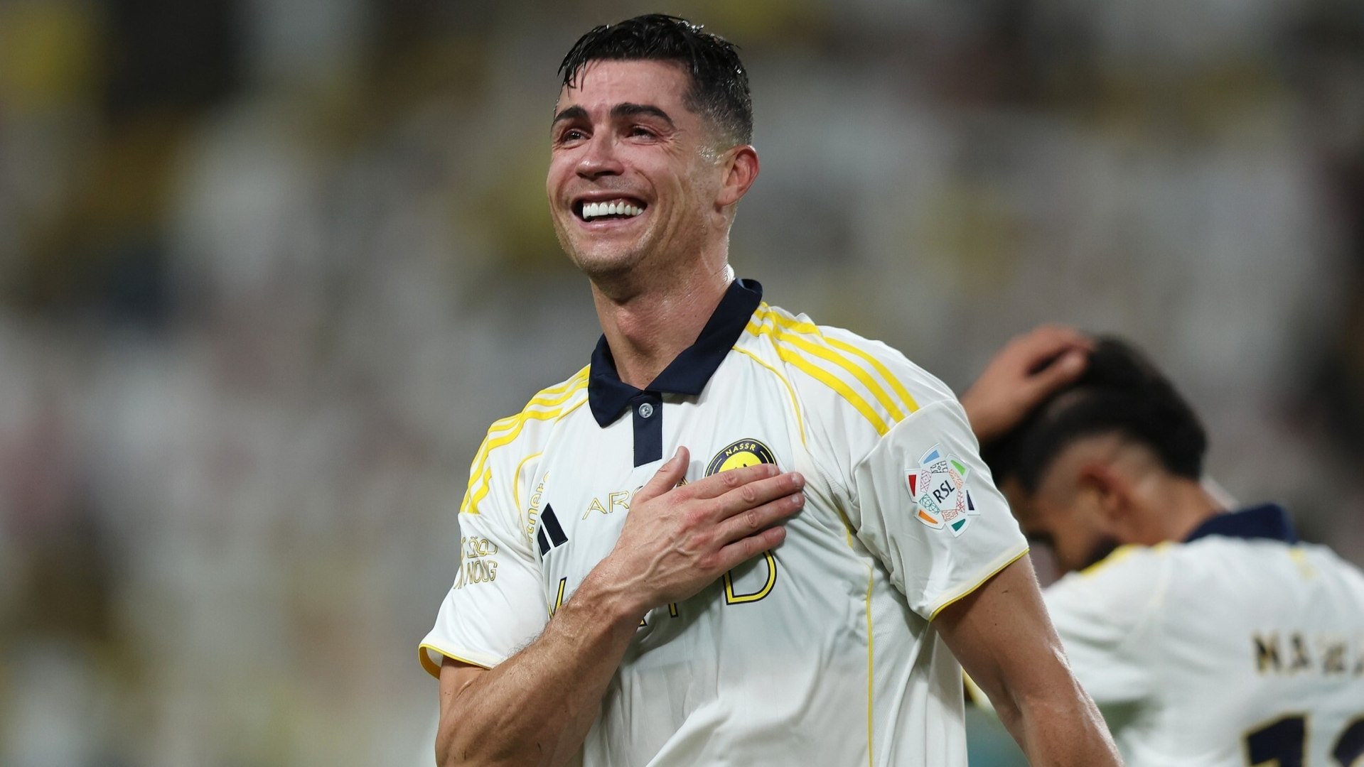 El jugador portugués no pudo evitar emocionarse sobre el césped