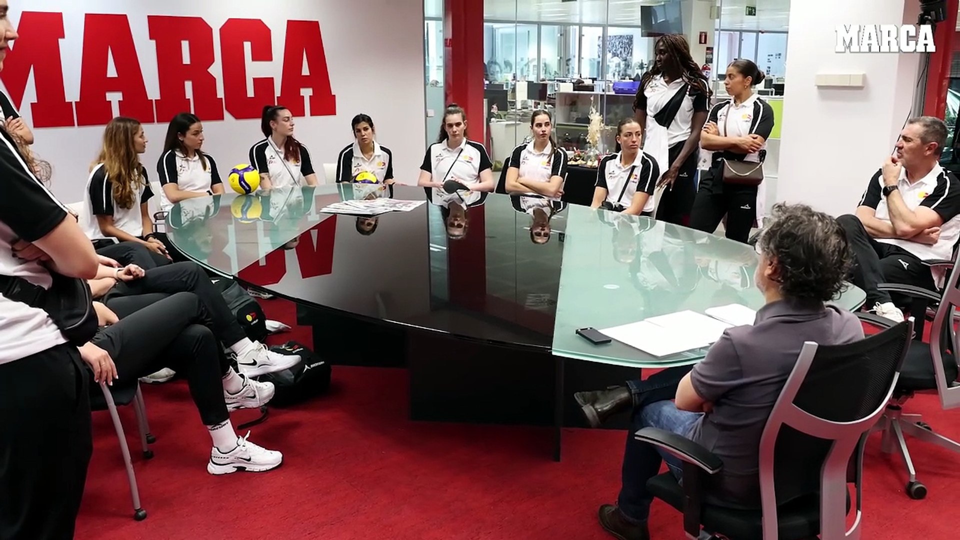Visita MARCA antes de afrontar la Liga Europea y el Campeonato continental