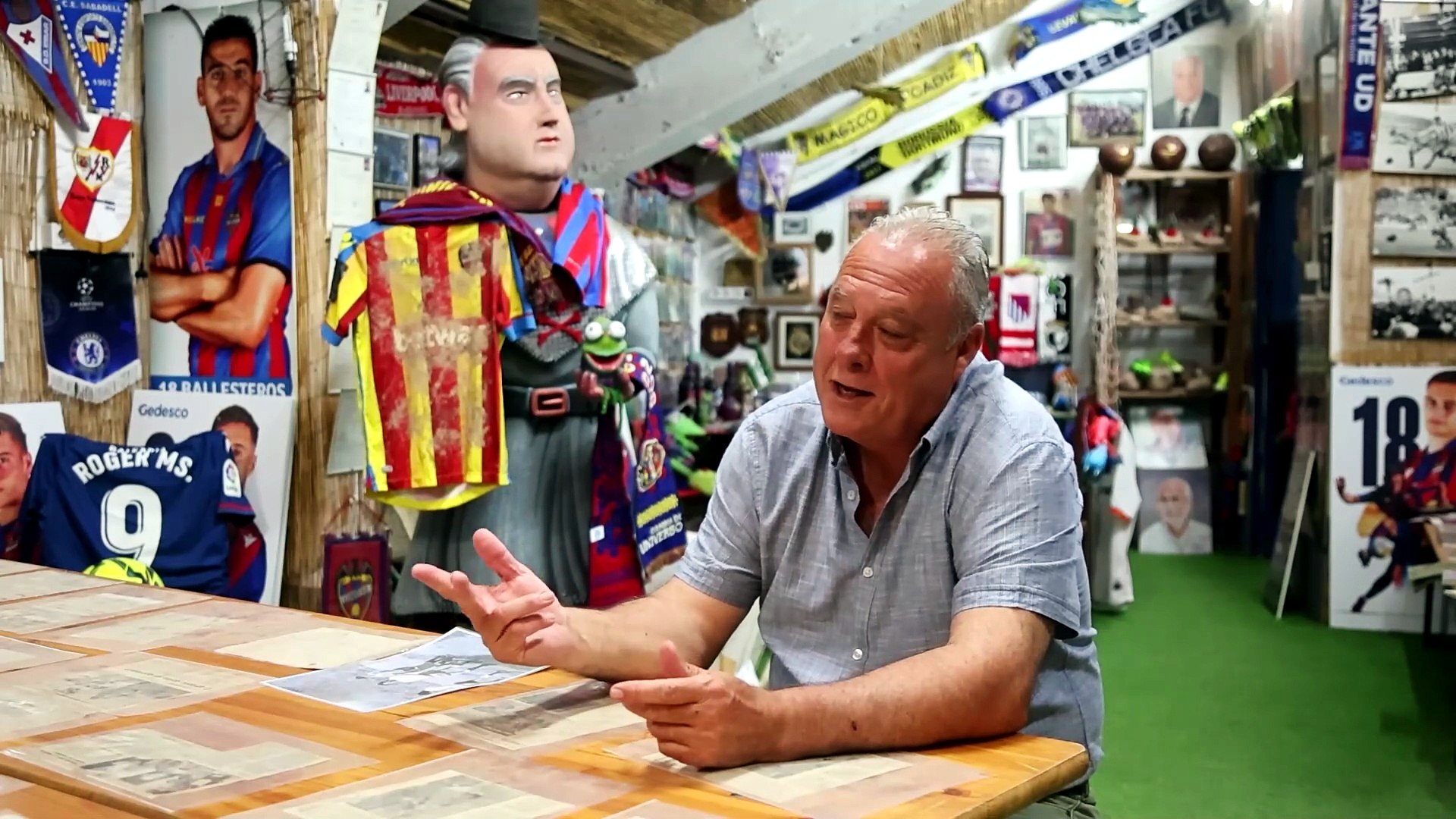 Jardinero, encargado de mantenimiento, y custodio de la historia del Levante, se jubila tras 38 años de servicio a la entidad granota