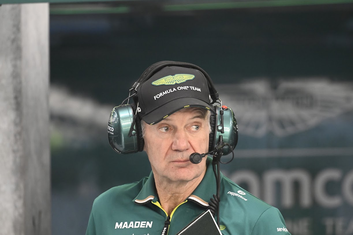 Adrian Newey en su primer día como Team Principal de Aston Martin FORMULA 1 QATAR GRAND PRIXRace 23  F1 Championship in Lusail Circuit27/11/2025Carrera 23 del Campeonato de F1 en Lusail Circuit  el jueves  27 de noviembre de 2025X @pressracing IN pressracing1977RUBIO RV RACING PRESS