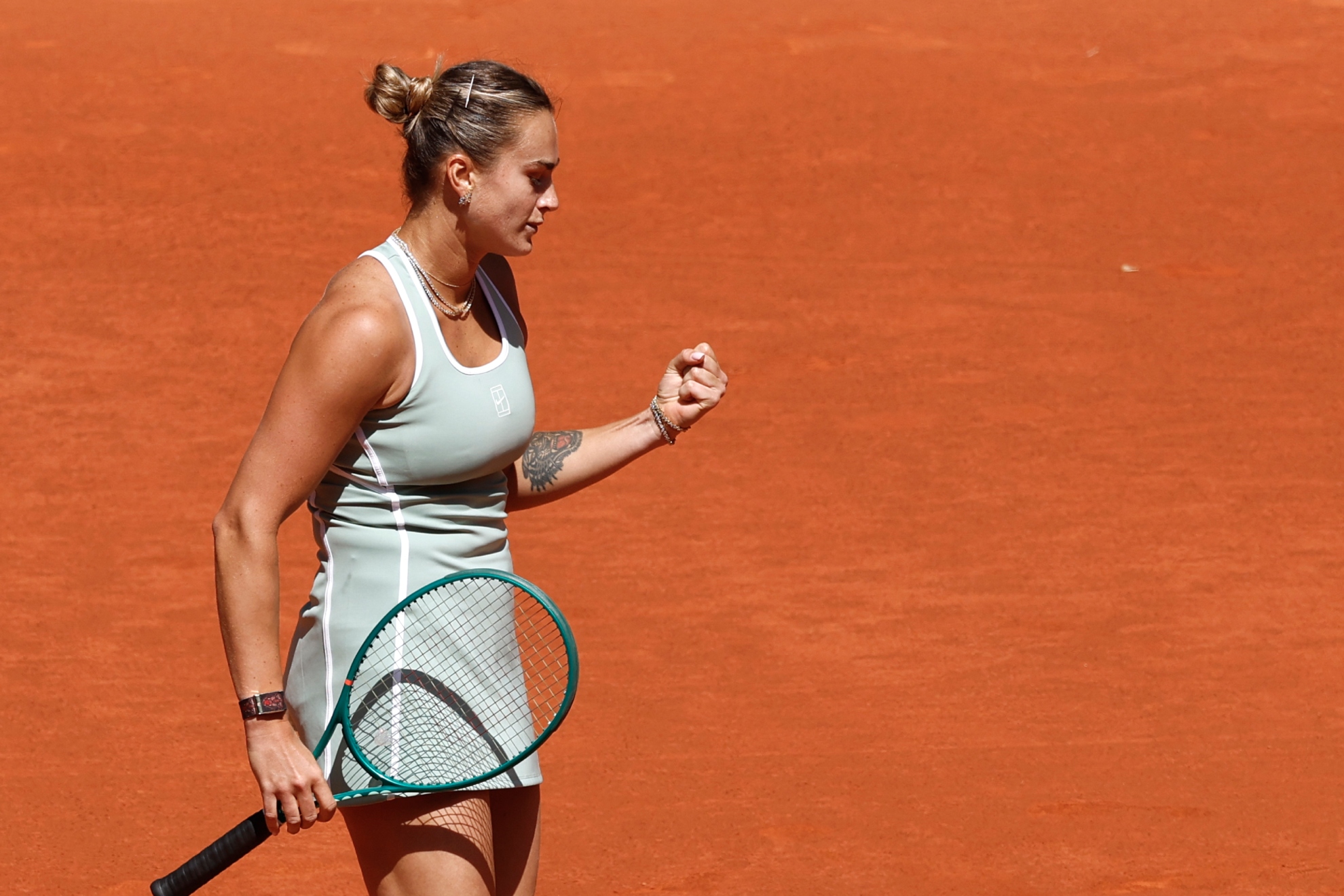 Sabalenka celebra un punto.