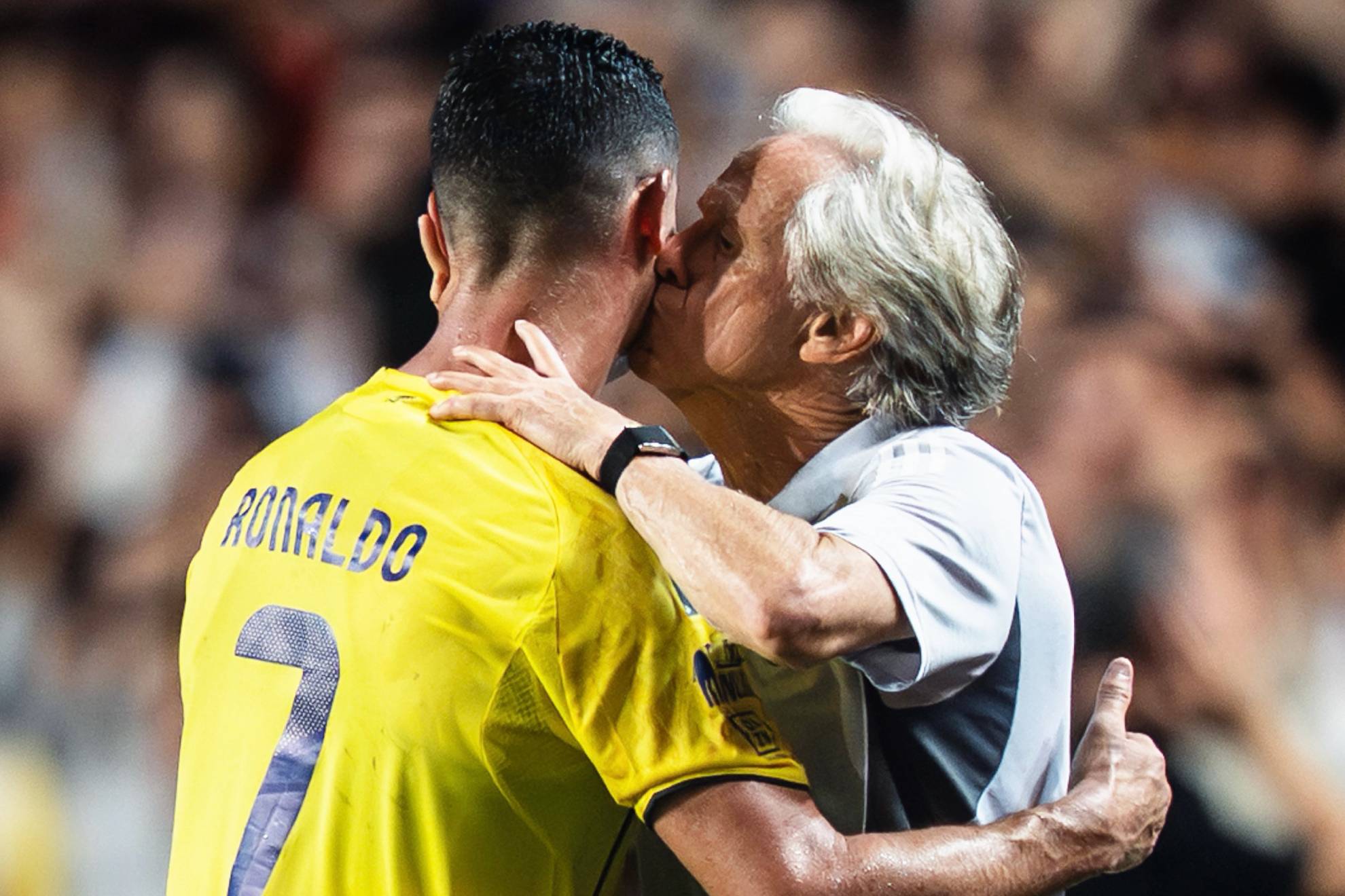 Jorge Jesus abraza a Cristiano Ronaldo