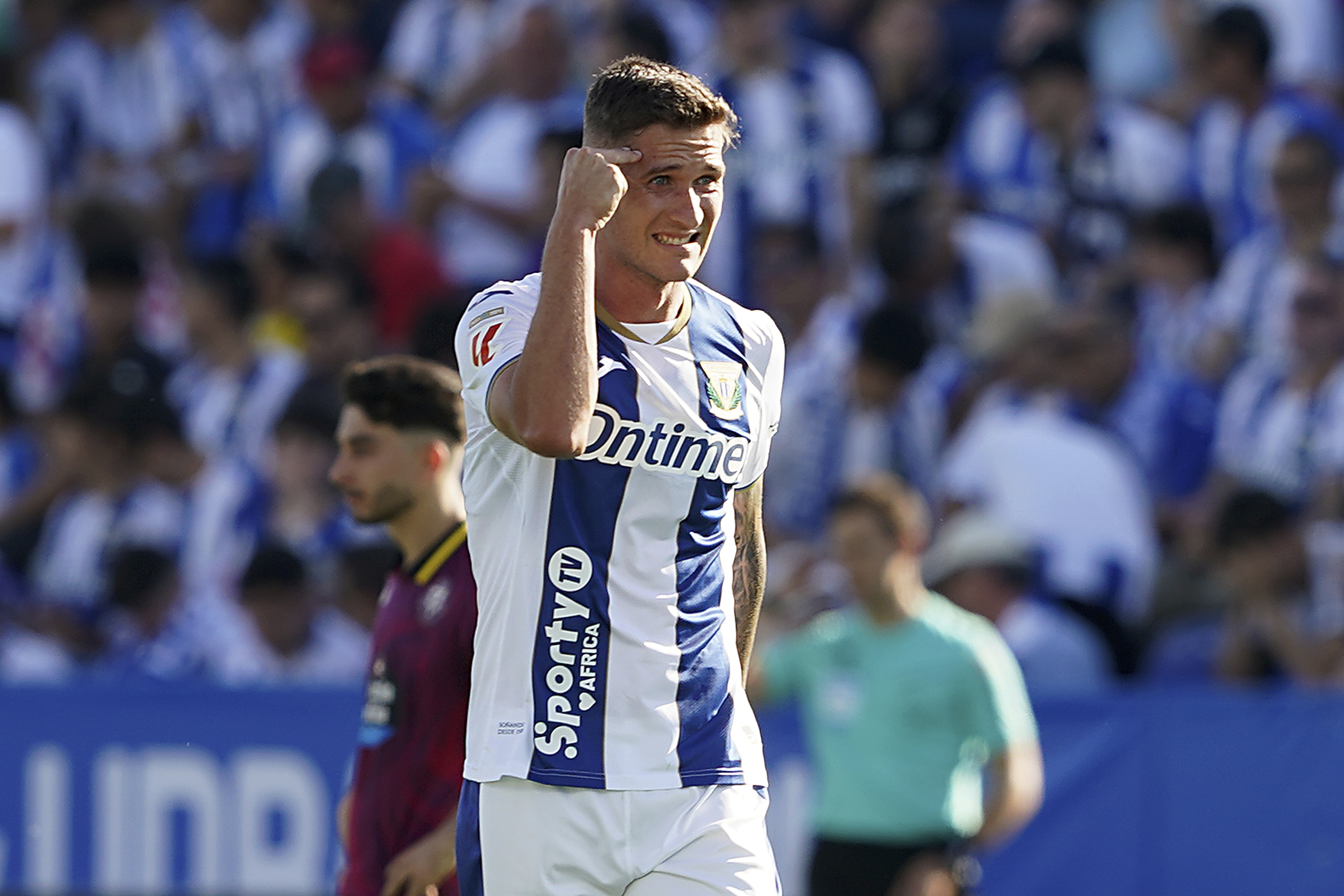 Jorge Sáenz disputa un partido con el Leganés