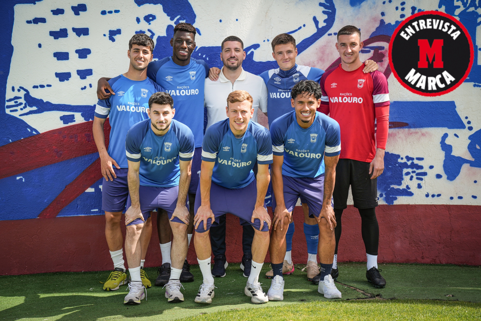 Arriba, de izquierda a derecha: Alejandro Alfaro, Musa Drammeh, André Sabino (director deportivo), Arnau Casas y Unai Pérez. Abajo: Manu Pozo, Javi Vázquez y Luis Quintero.