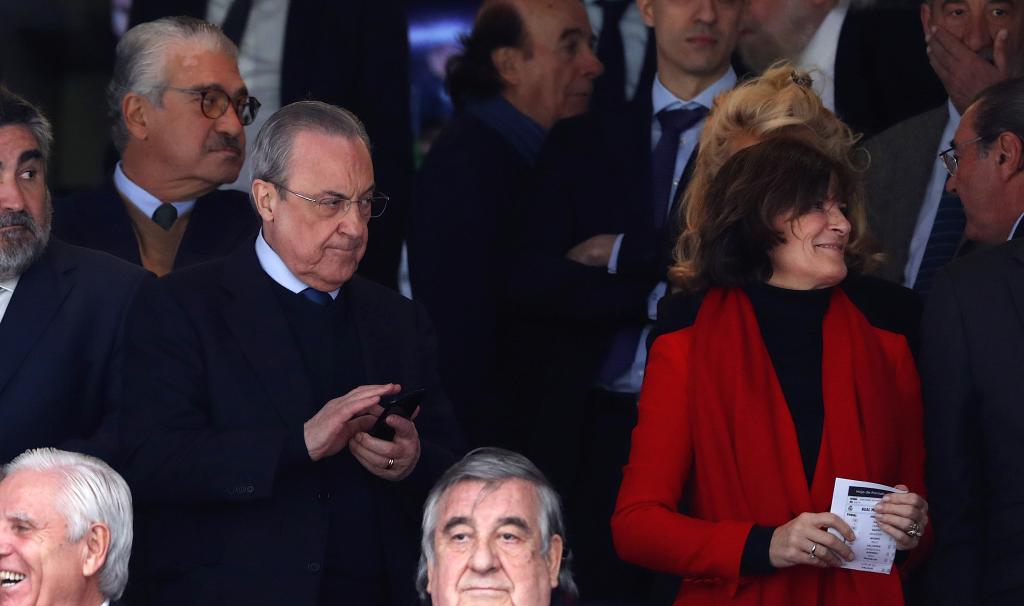 The gunsmith president with Florentino Pérez before a Real Madrid-Eibar match.