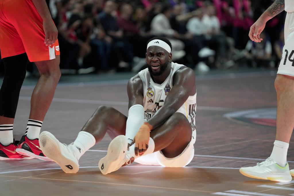 Usman Garuba on the ground after injuring his left leg.