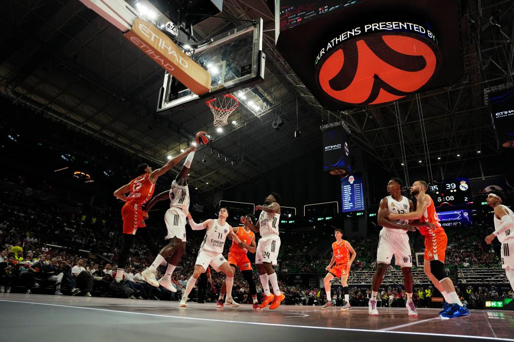 An image of the match between Madrid and Valencia.