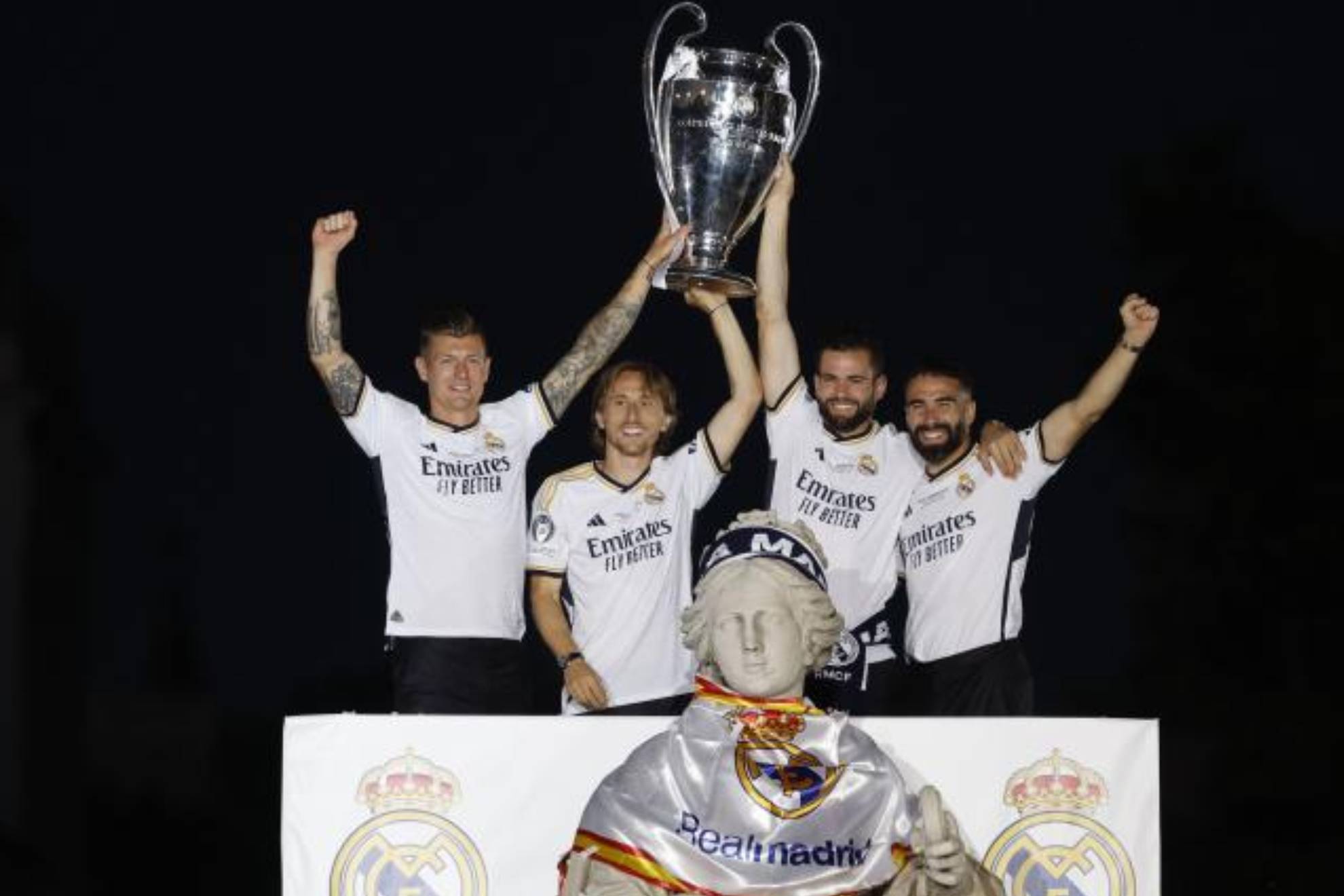 Kroos, Modric, Nacho y Carvajal, en Cibeles celebrando la decimoquinta Champions League del Real Madrid.