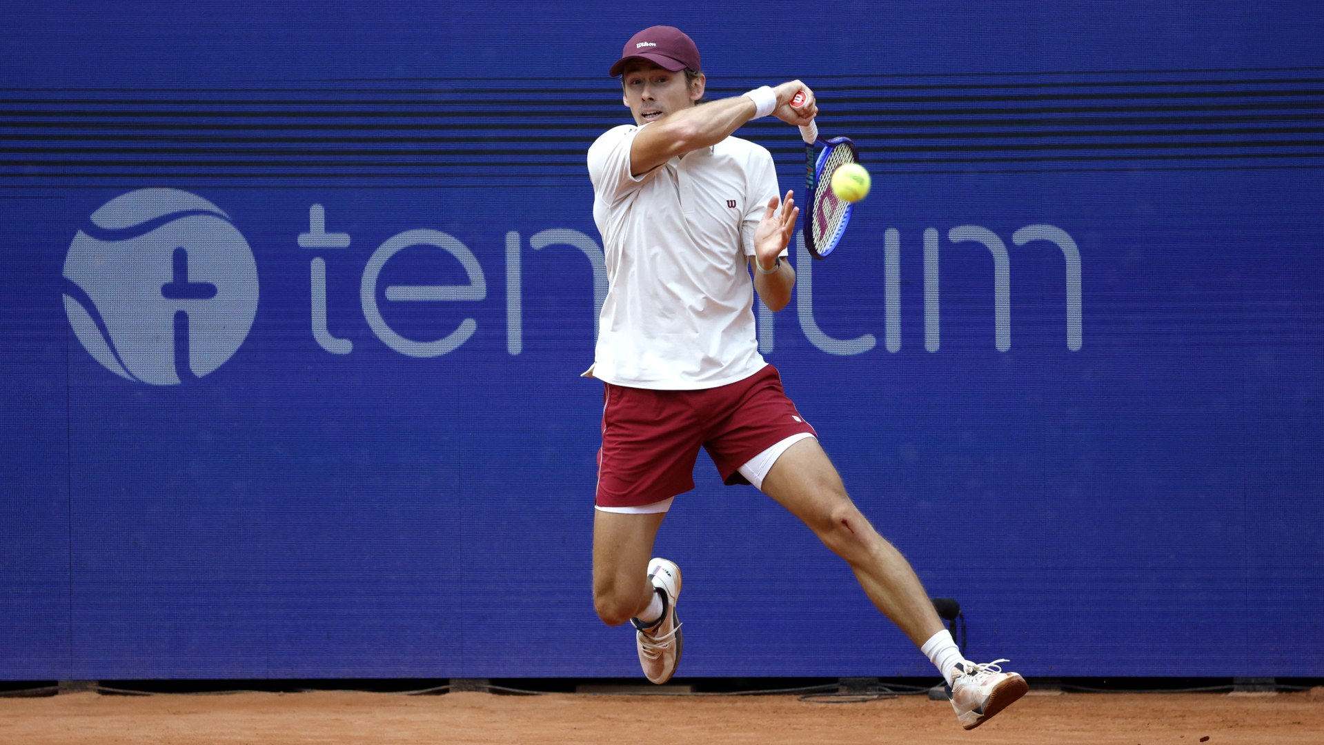 El tenista australiano cerró a lo grande su partido de cuartos de final del ATP 500 de Hamburgo para terminar imponiéndose por un contundente 6-0 y 6-3.