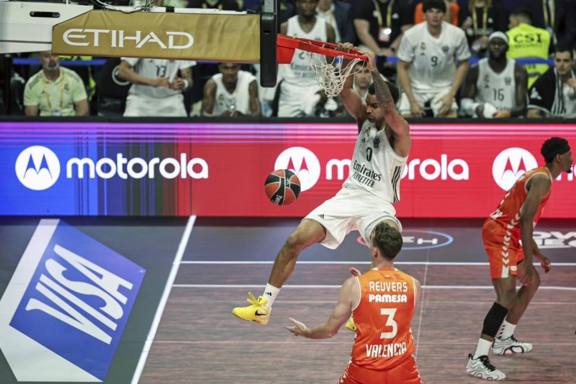 Trey Lyles hace un mate en la semifinal ante el Valencia Basket.