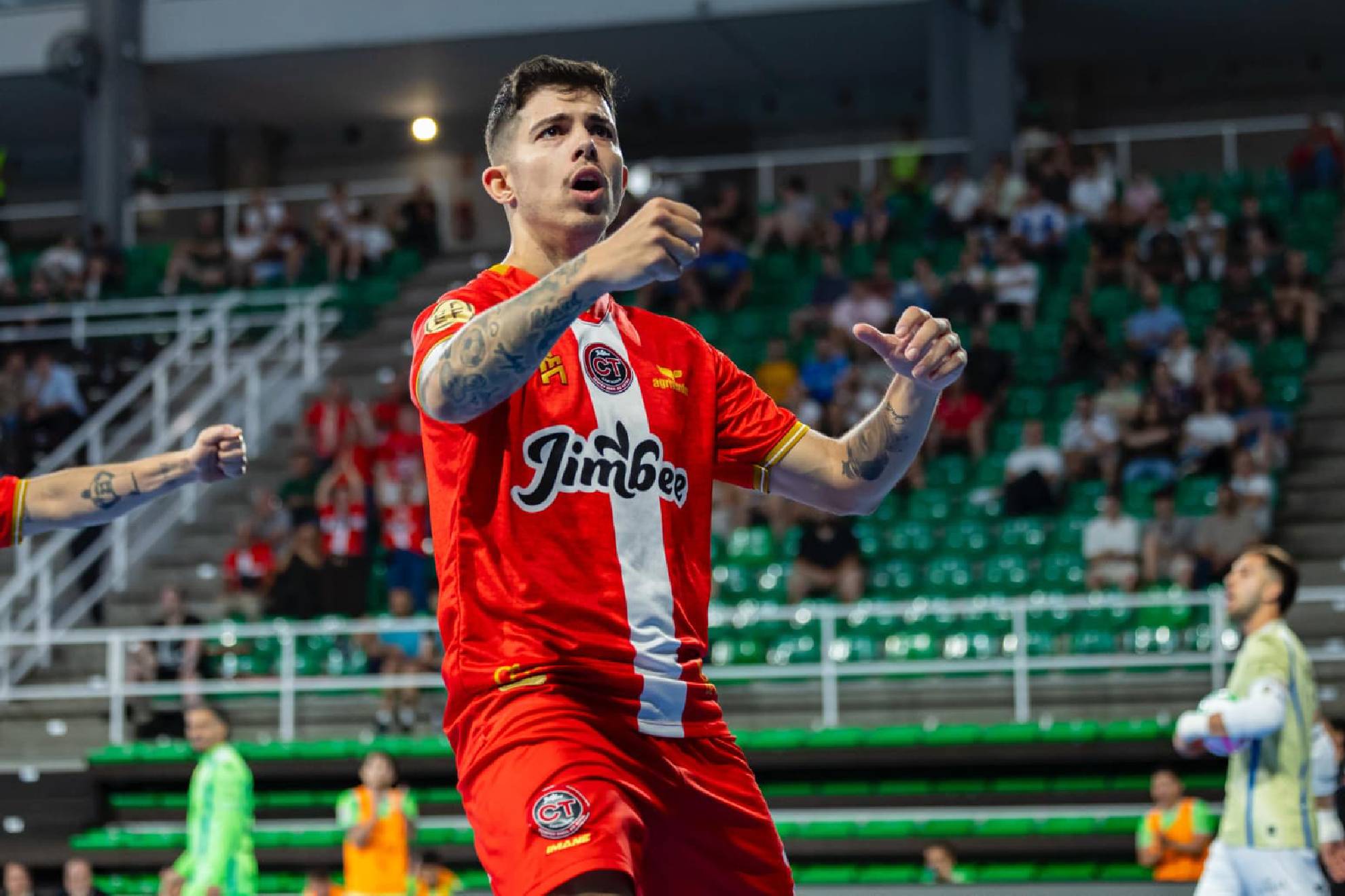 Darío Gil, gol y asistencia, celebra el tanto que iniciaba la remontada de Jimbee Cartagena
