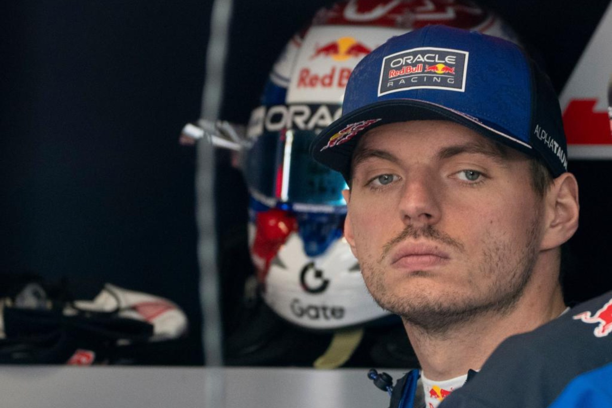 Verstappen, en el box de Red Bull en Canadá.