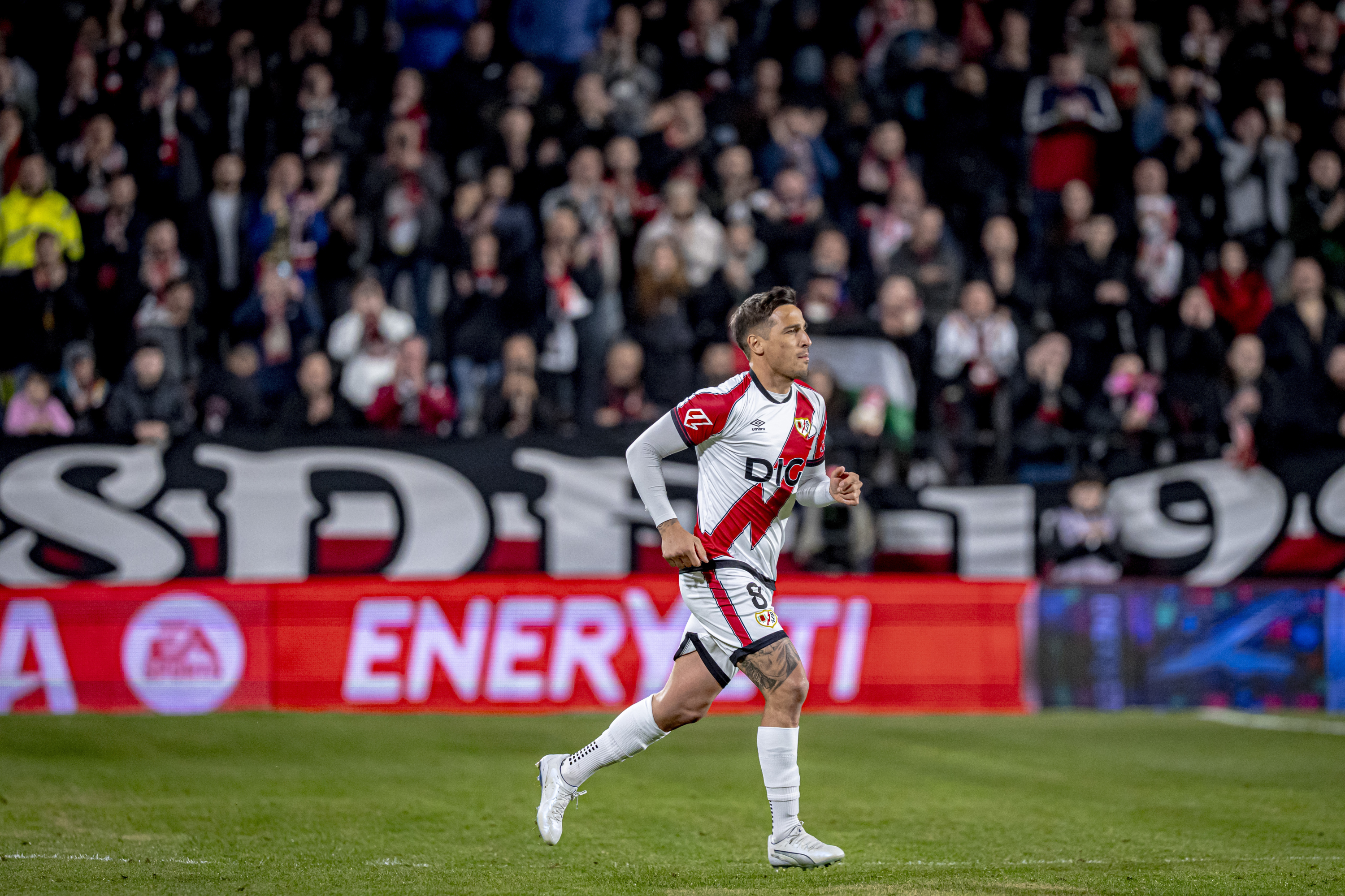 Óscar Trejo, durante un partido del Rayo Vallecano