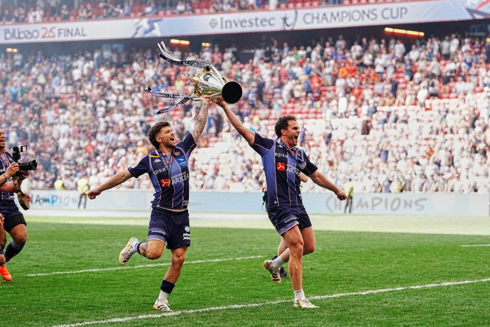 Jalibert y Penaud exhiben la Champions Cup