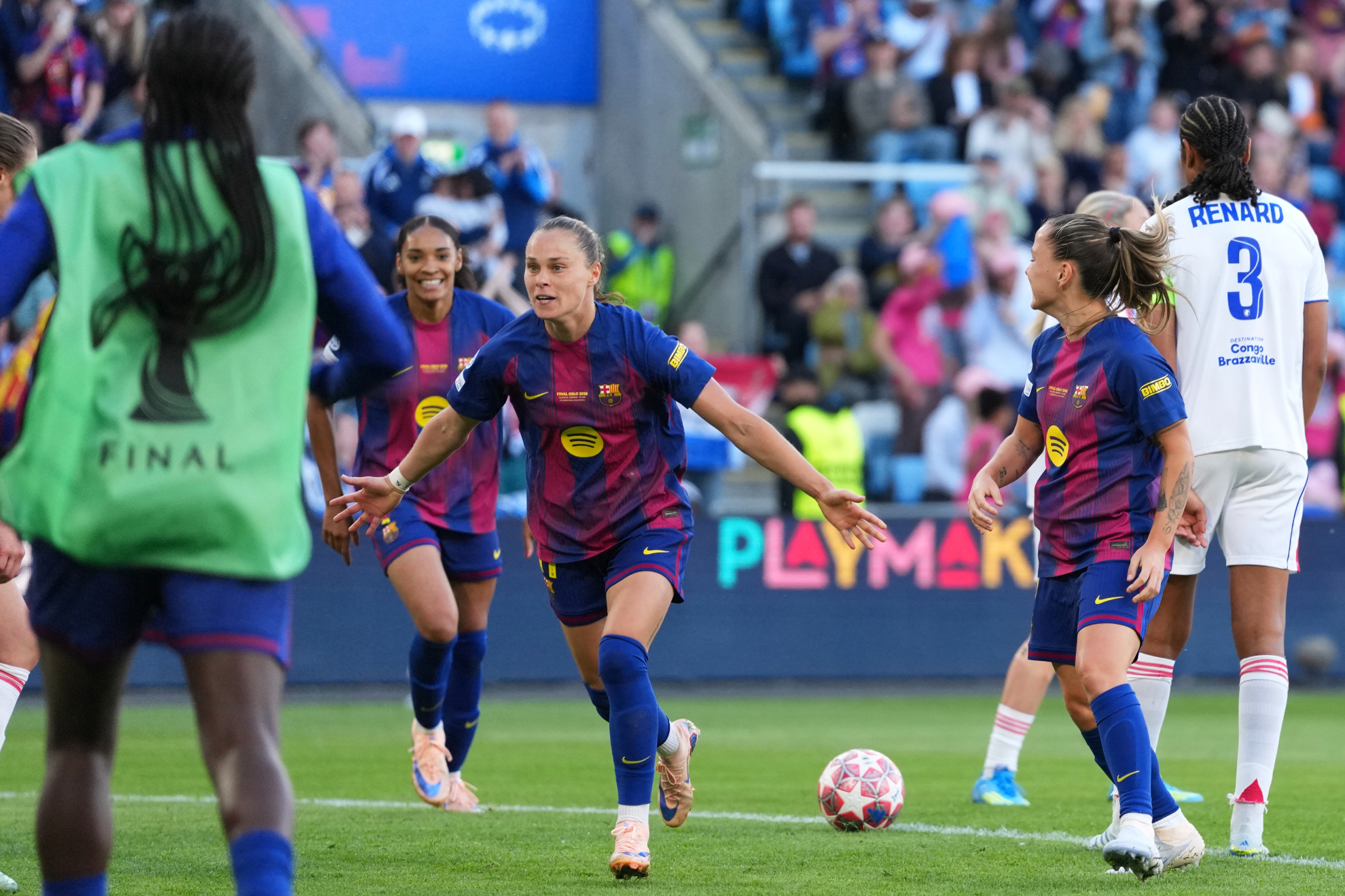 Ewa Pajor celebra un gol ante el OL Lyonnes en el Ullevaal Stadion