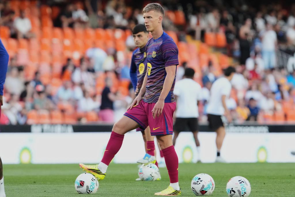 Barcelona's Dani Olmo warms up prior to the Spanish La Liga soccer match between Valencia and FC Barcelona in Valencia, Spain, Saturday, May 23, 2026. (AP Photo/Alberto Saiz)
