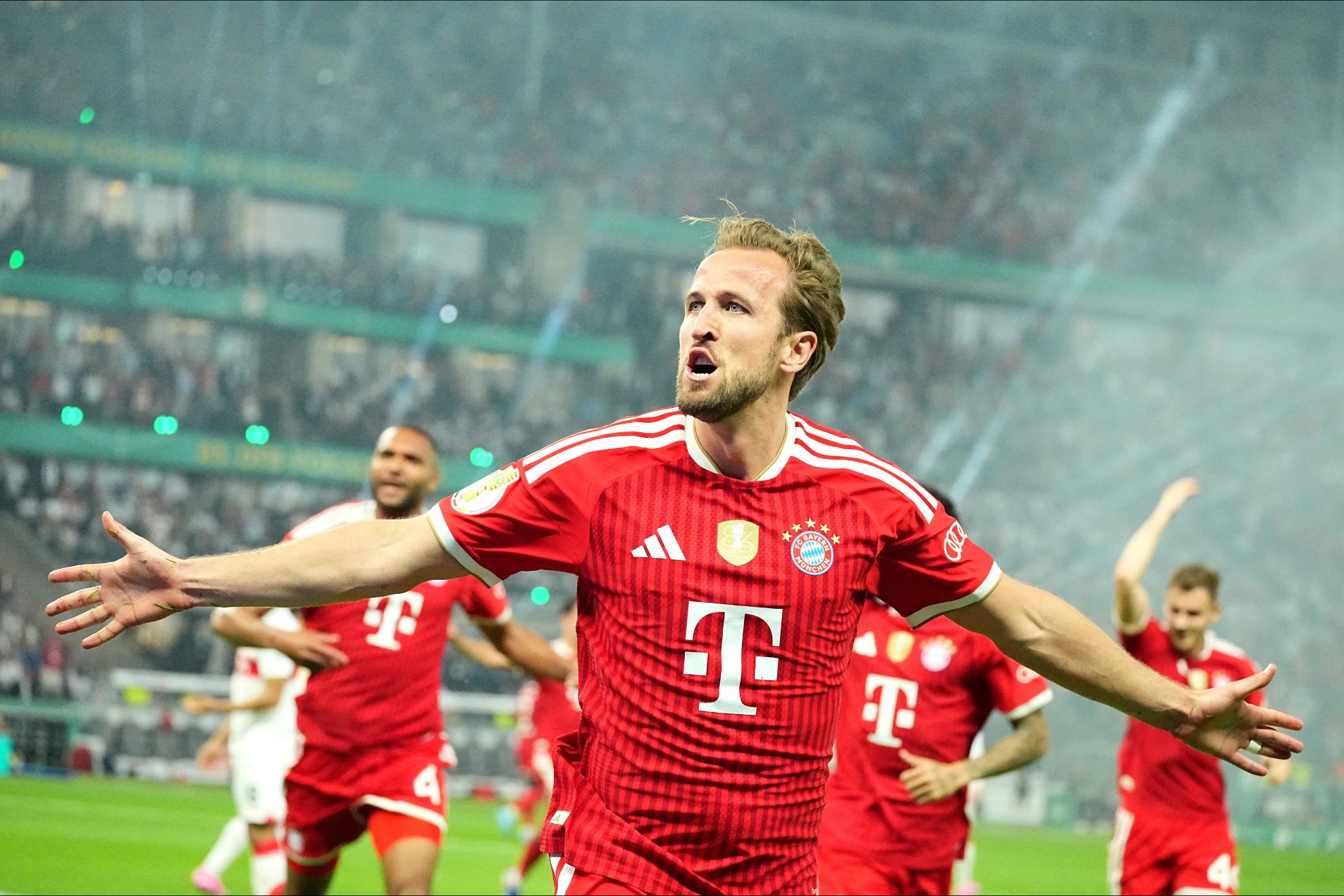 Harry Kane celebra uno de sus goles contra el Stuttgart