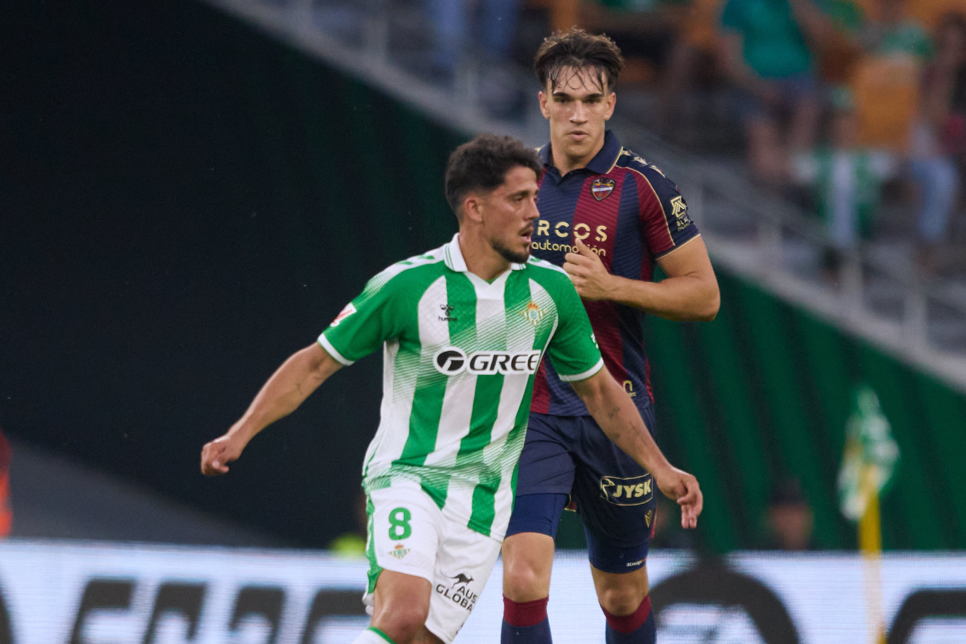Fornals ante Espí, durante el partido