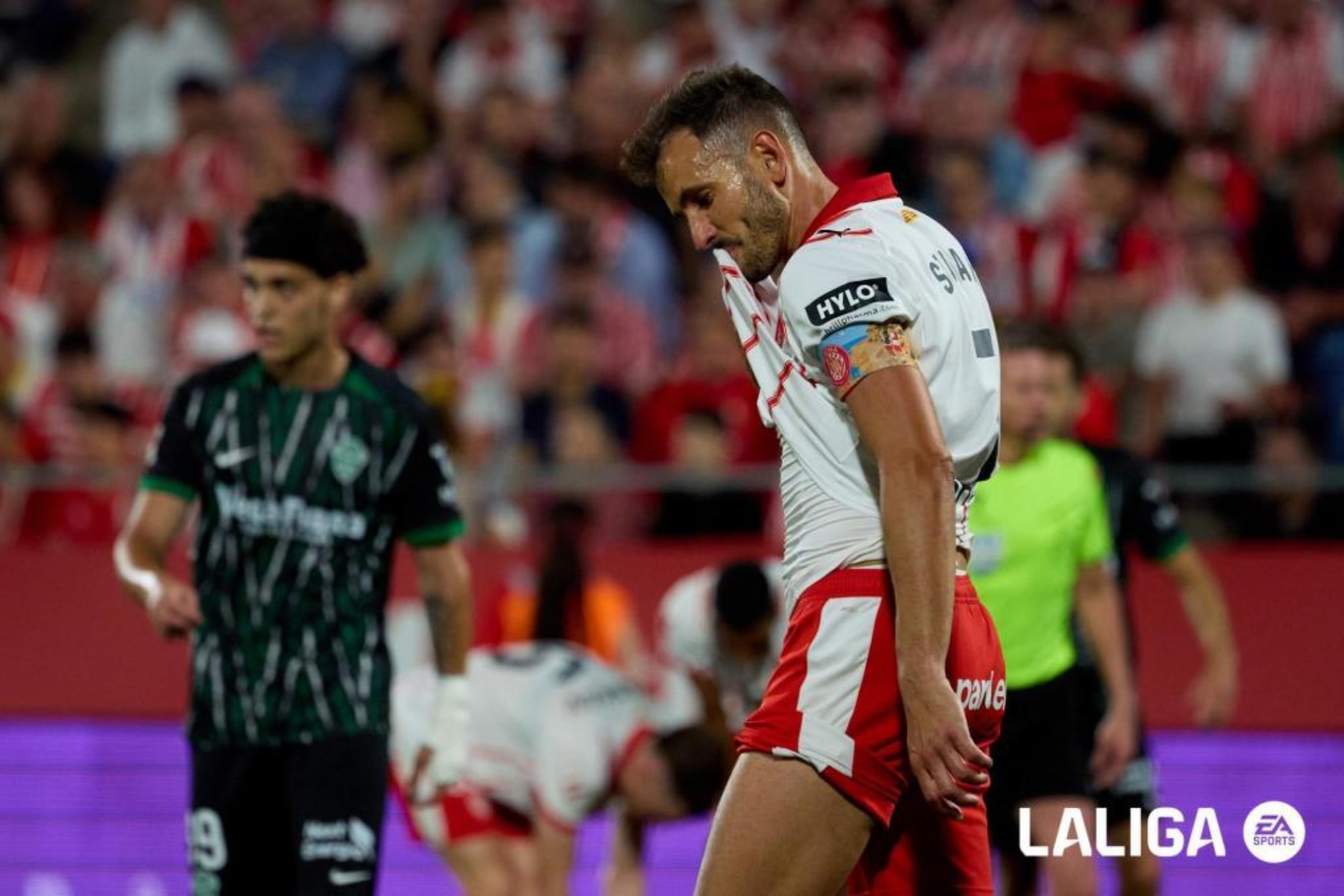 Stuani se lamenta en un momento del encuentro ante el Elche.
