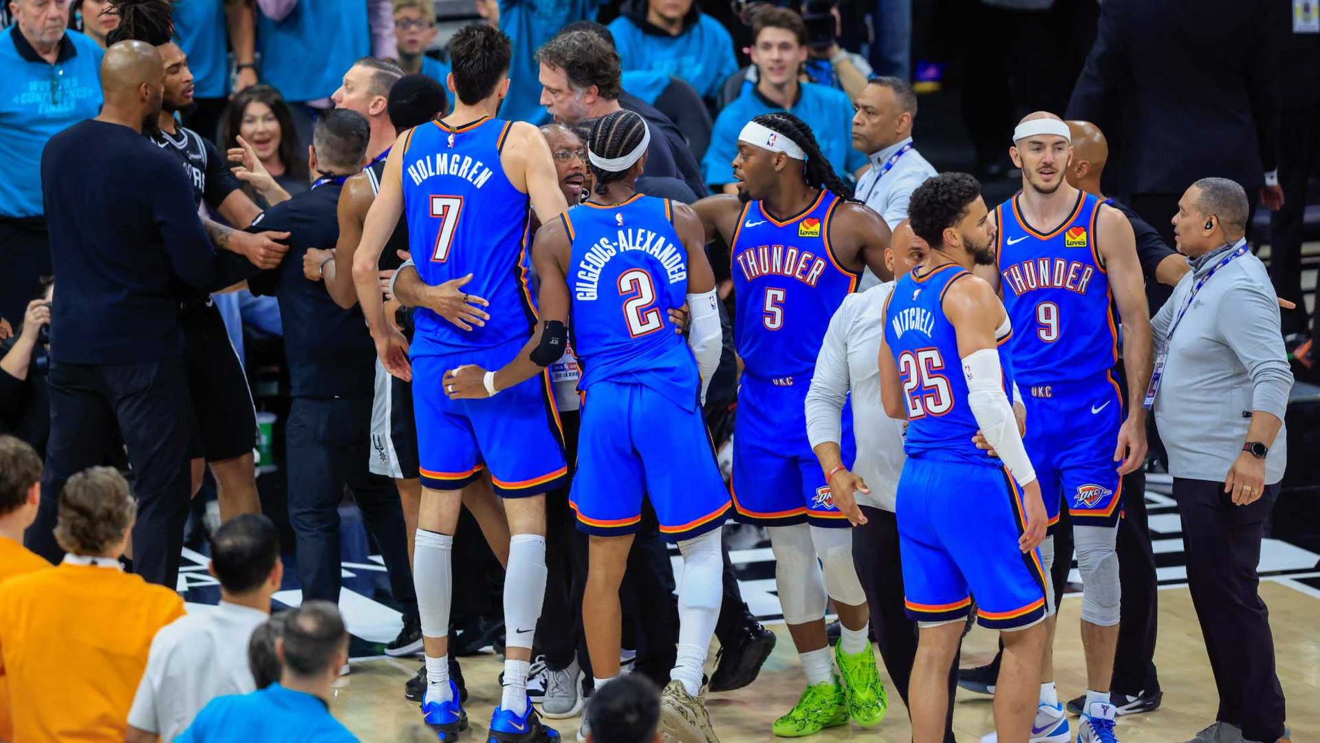 Ganaron el tercer partido a los Spurs con una gran aportación desde el banquillo: 24 puntos de Jared McCain, 18 puntos de Jaylin Williams, 15 puntos de Alex Caruso y 11 puntos de Cason Wallace.