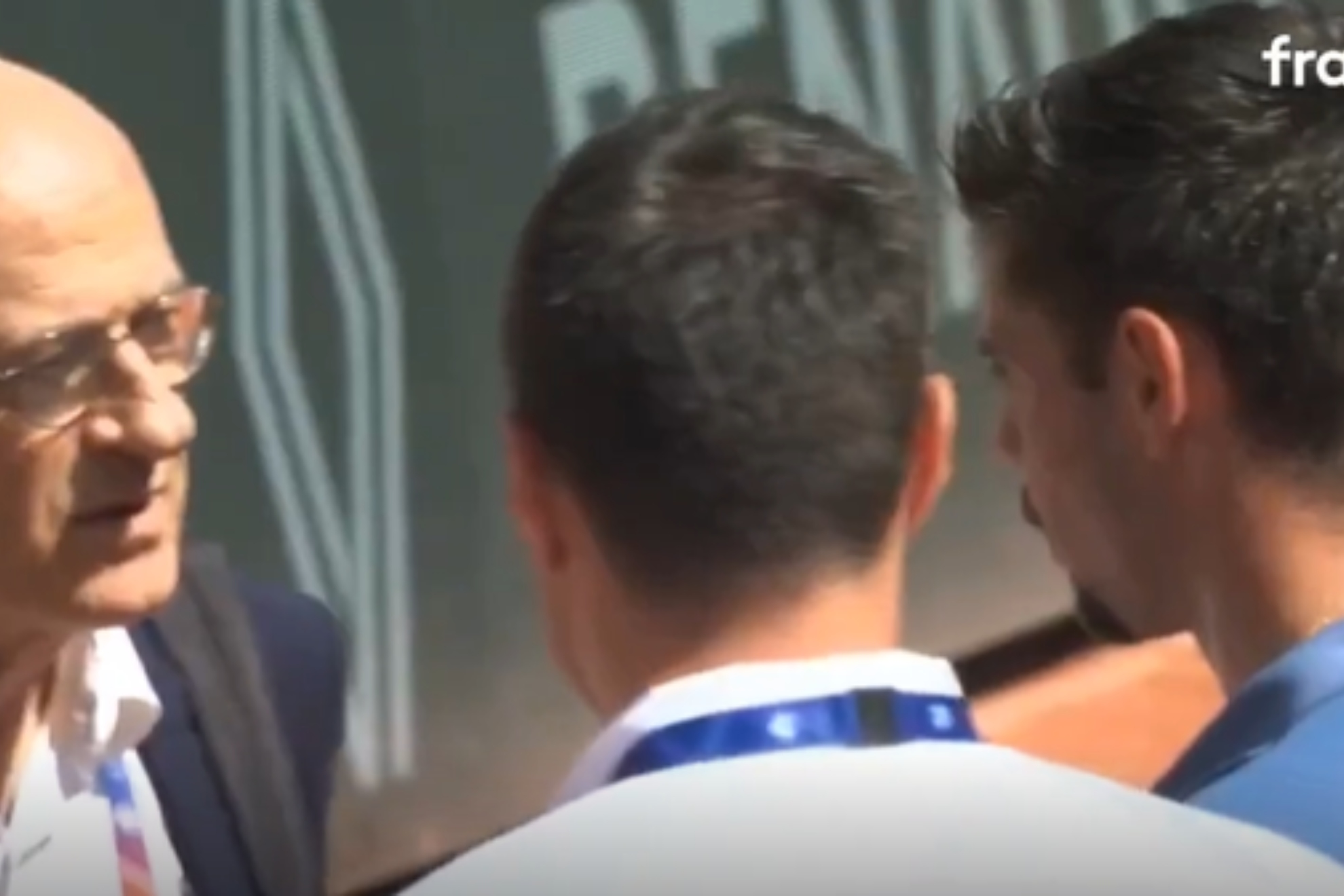 Gea habla con el supervisor del torneo.