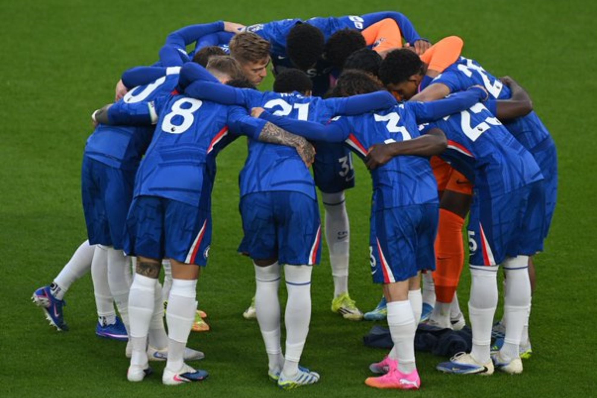 La 'piña' de los jugadores del Chelsea