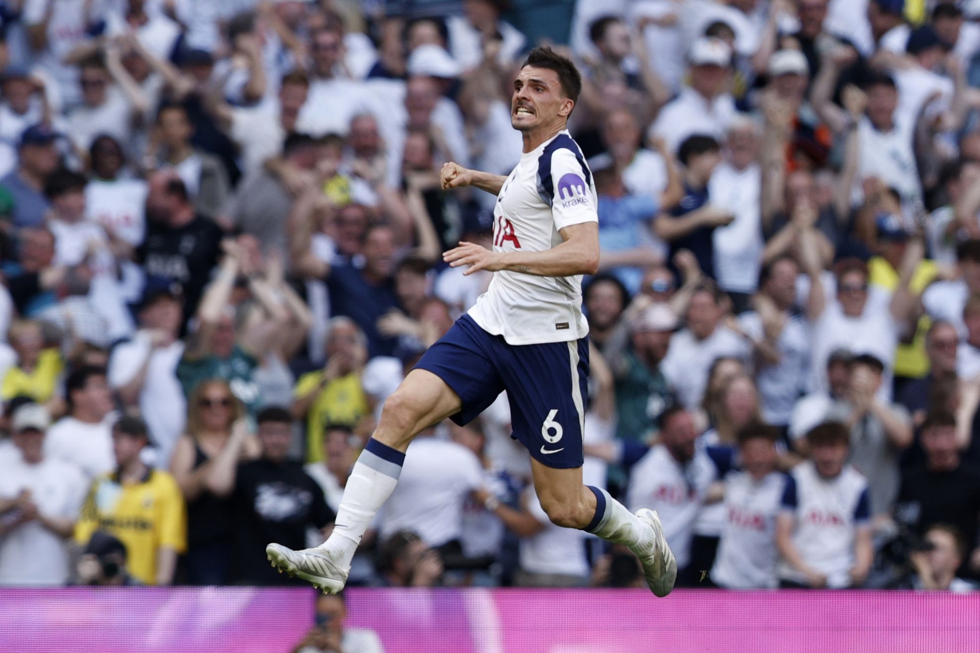Palhinha celebra el gol de la victoria contra el Everton