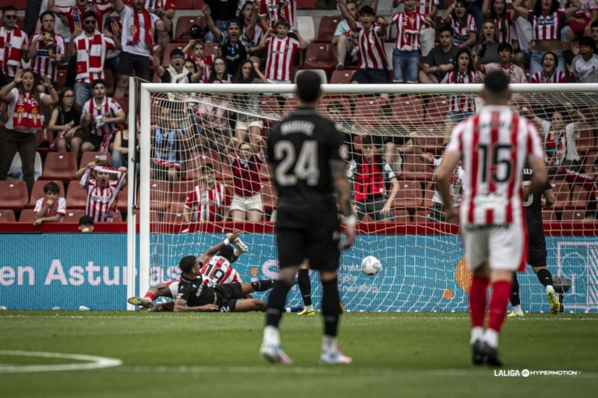 Andrés Fernández no pudo detener el segundo gol de Juan Otero.
