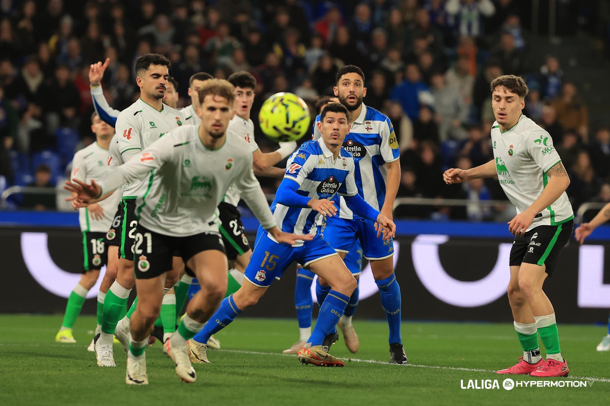 A set of the match at Dépor 0-1 Racing