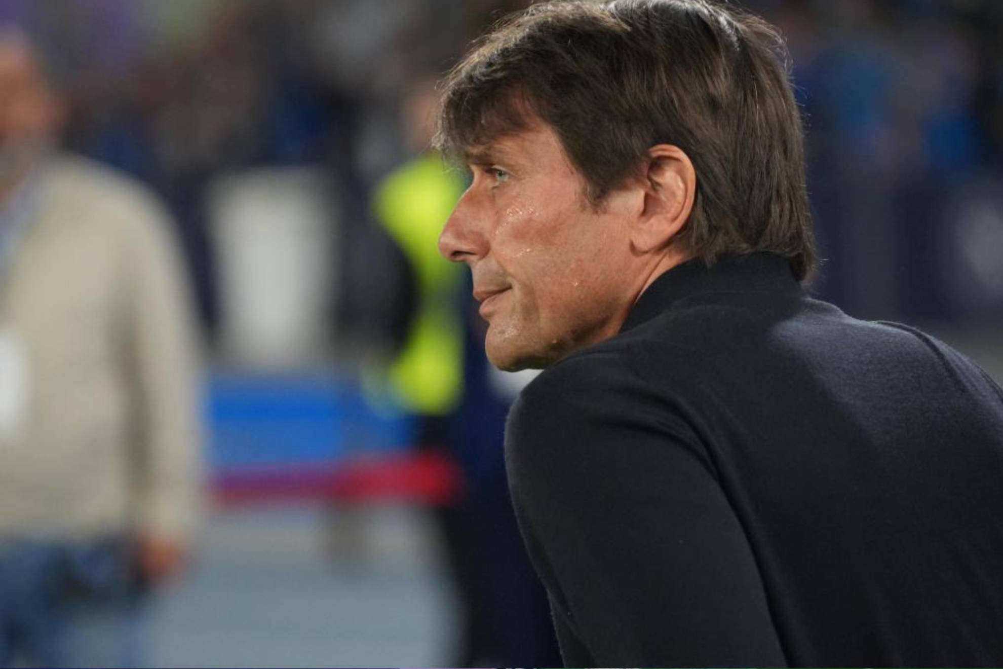 Conte dirigiendo un partido del Nápoles