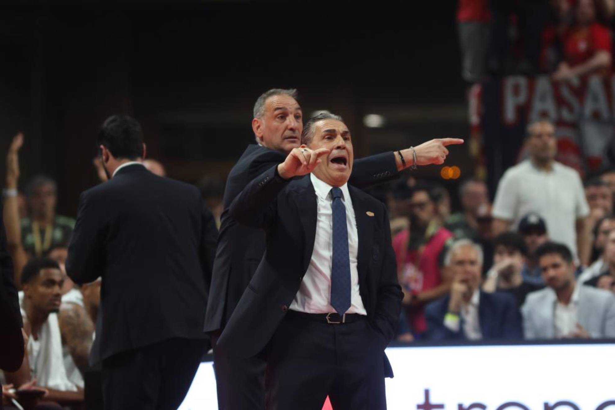 Sergio Scariolo da instrucciones durante la final de la Euroliga.