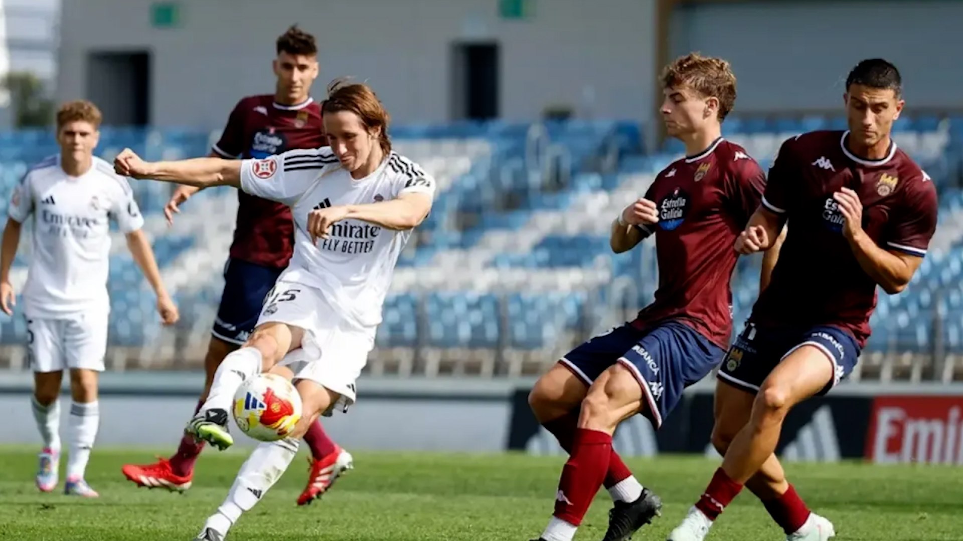 El playoff que nadie sabía quién jugaba: el lío que 'salvó' al Castilla y dejó helada Pontevedra