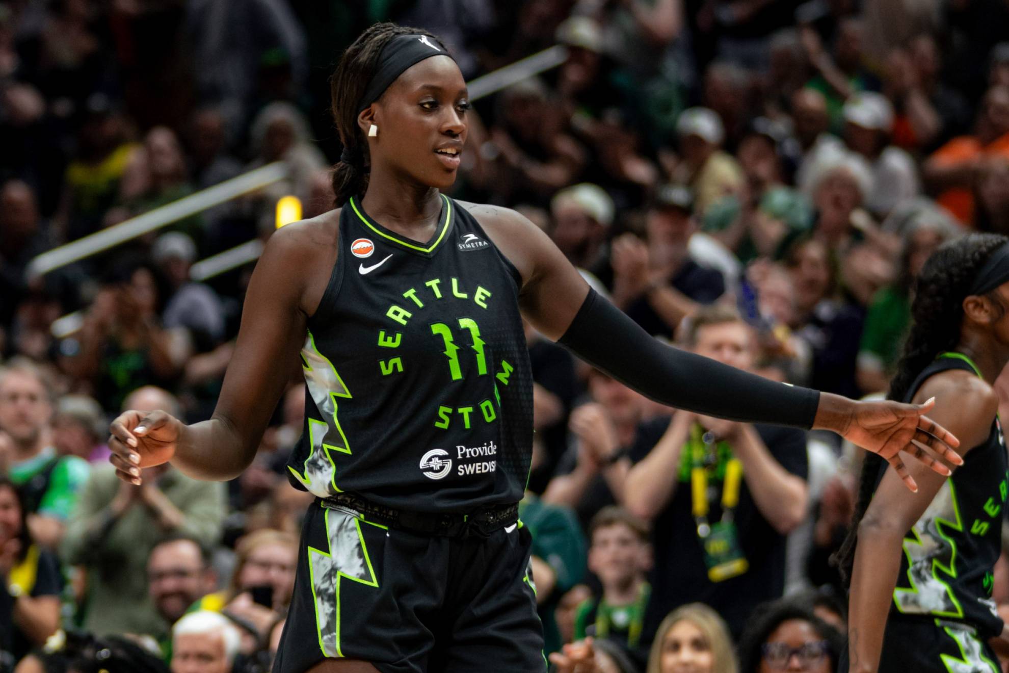 Las españolas Awa Fam, que firmó dobles dígitos, y Raquel Carrera debutan en la WNBA