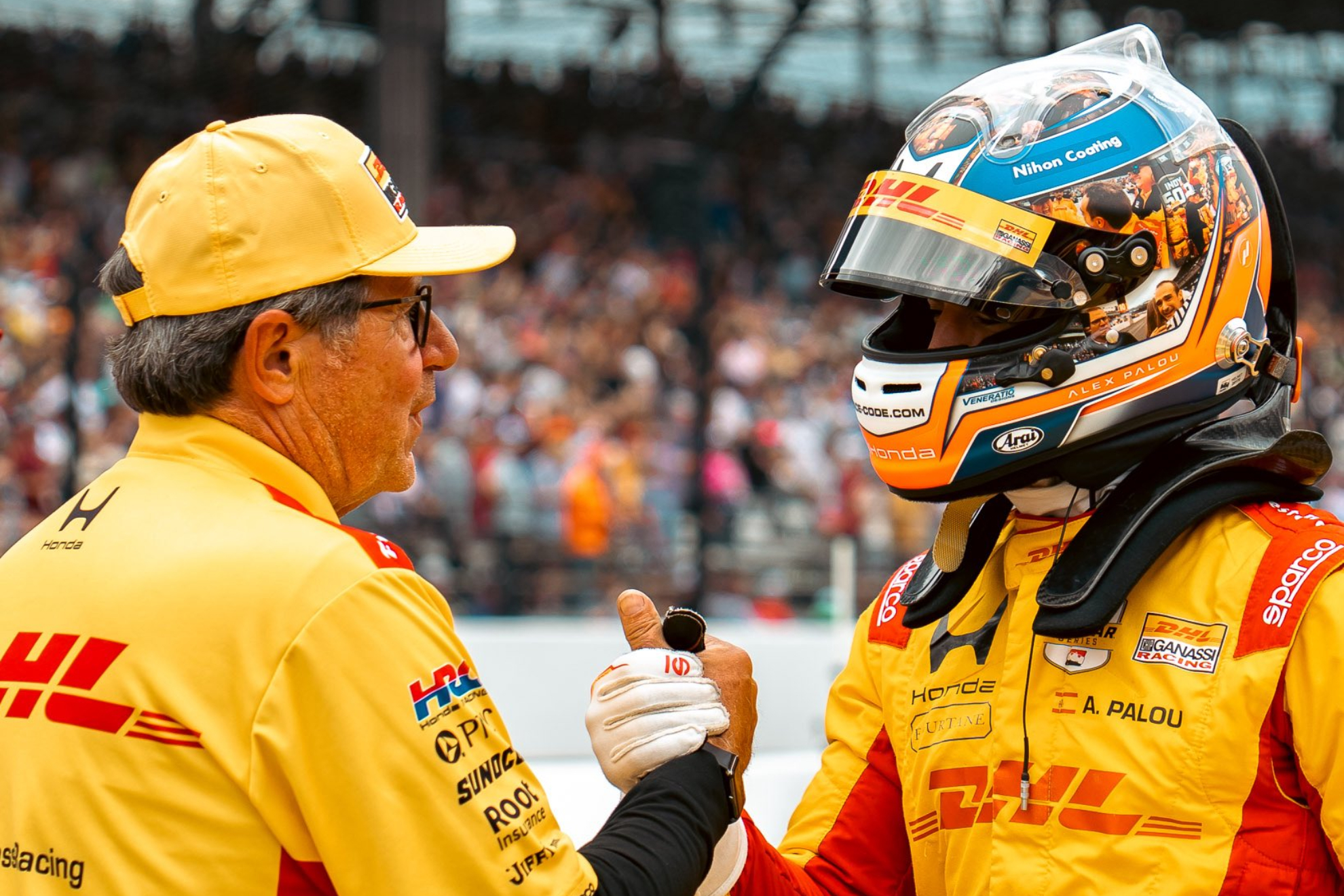 Palou, al bajarse de su coche en la Indy500.
