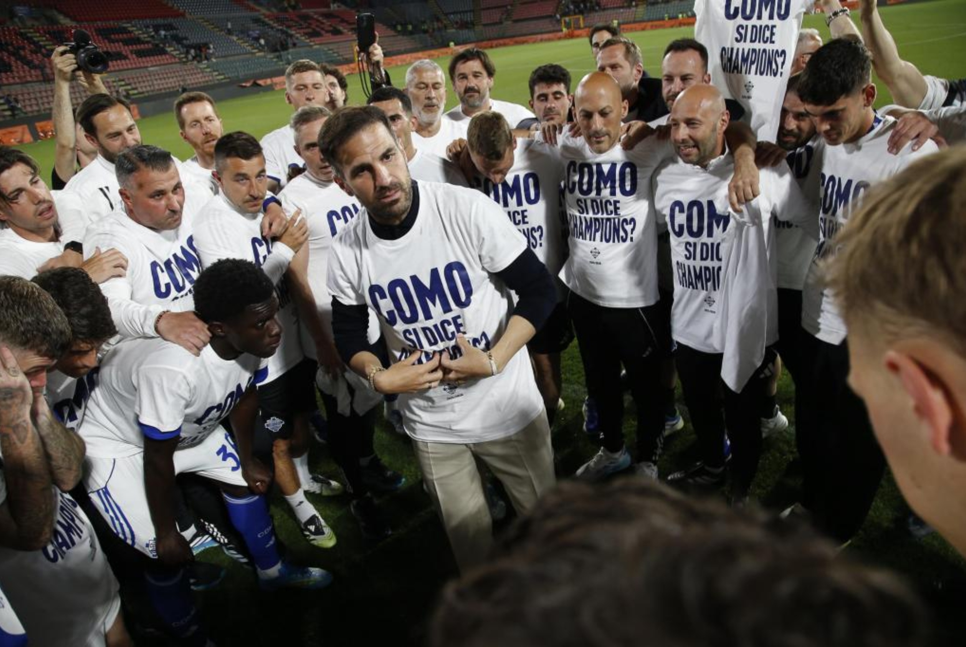 Cesc Fàbregas celebrates Como's qualification for the Champions League.