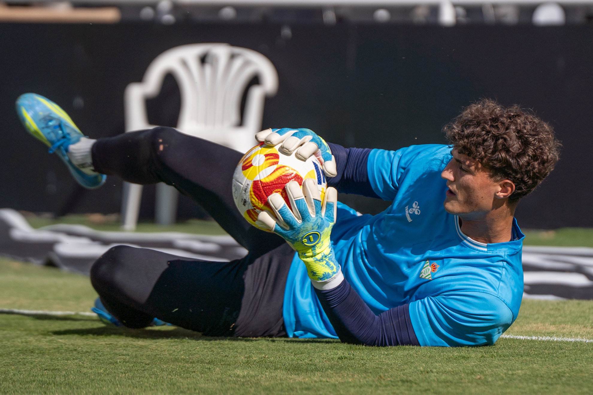 Manu González, antes de un partido con el filial