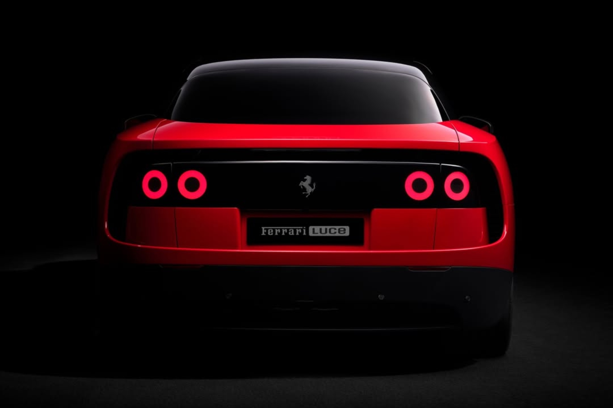 El diseño es mucho más simple y limpio que los últimos Ferrari, que apuestan más por el dramatismo Primeras fotos oficiales del Ferrari Luce Ferrari Actualizado: 26/05/2026 18:07 horas
