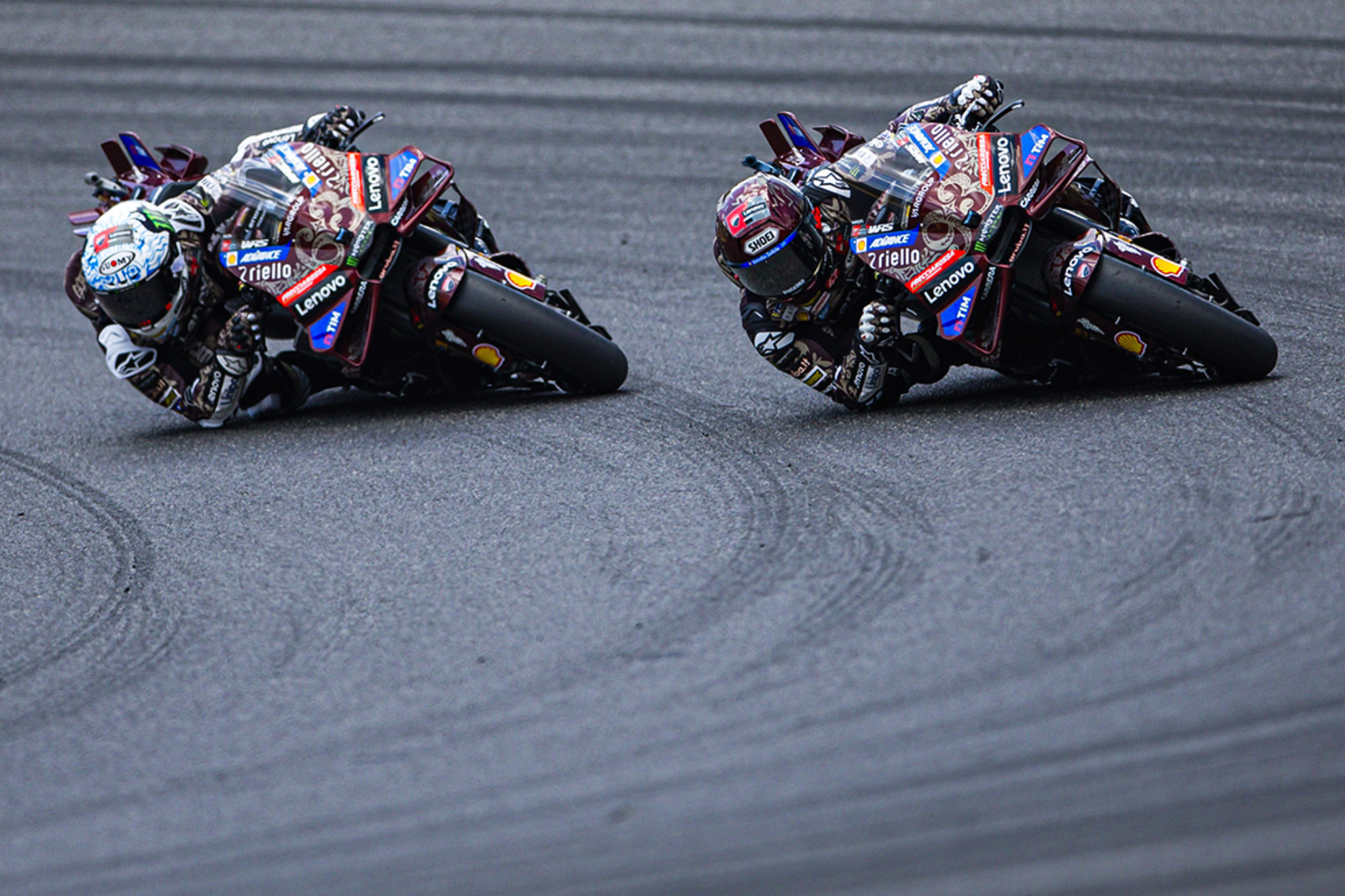 Marc Márquez, por delante de Bagnaia en Mugello 2025. DUCATI CORSE