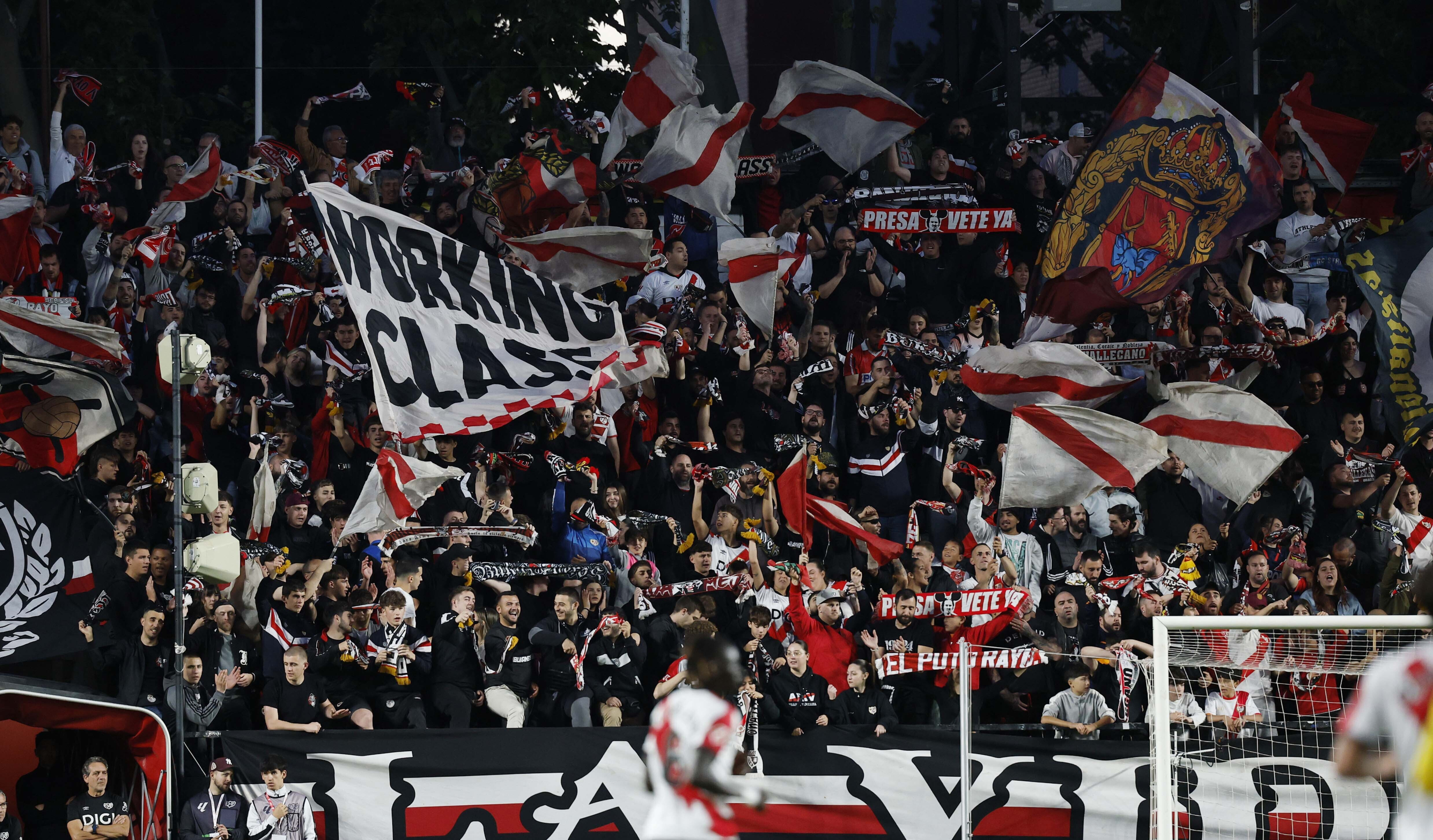 La afición de Vallecas ante el Girona CHEMA REY