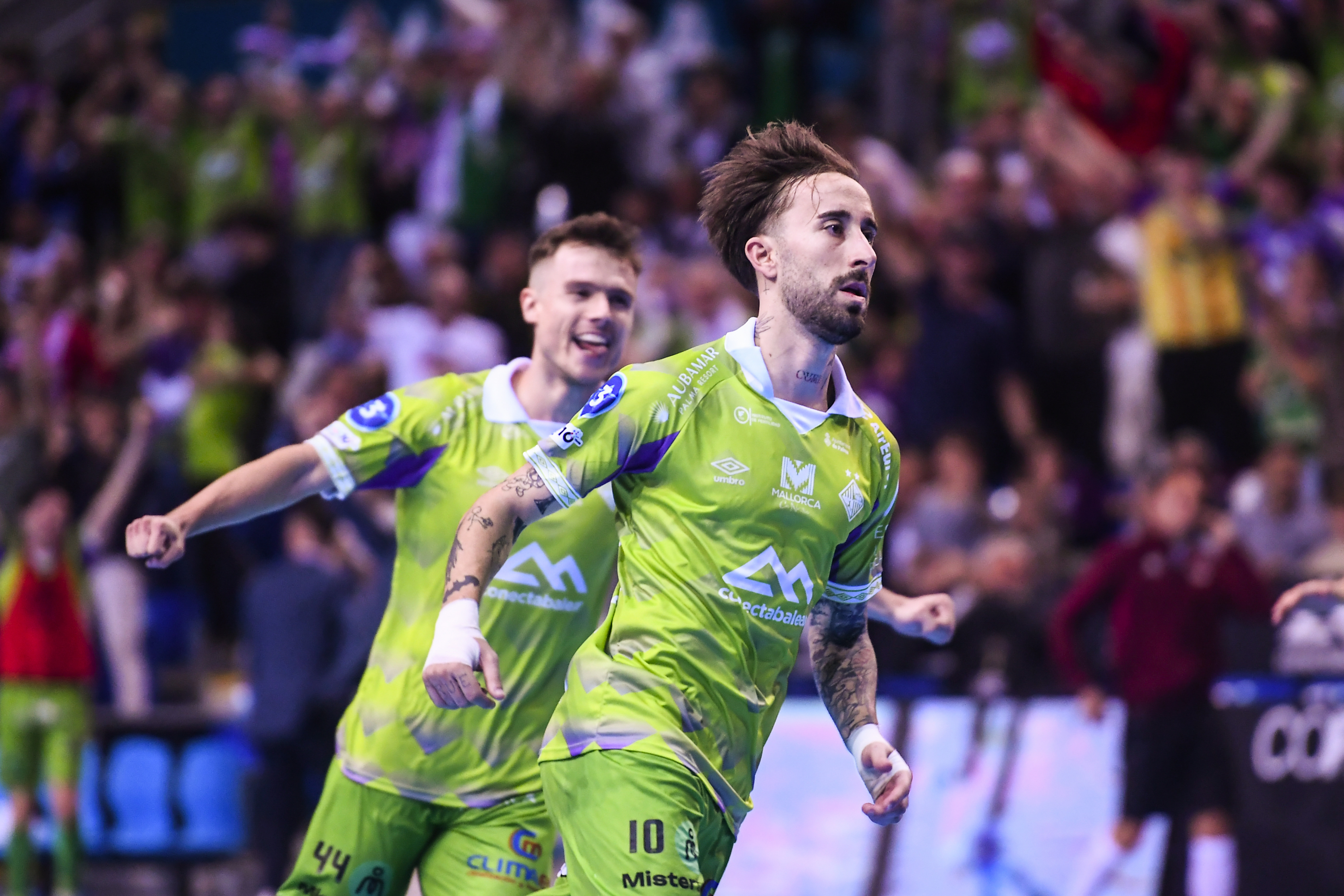 Mario Rivillos celebrando un gol
