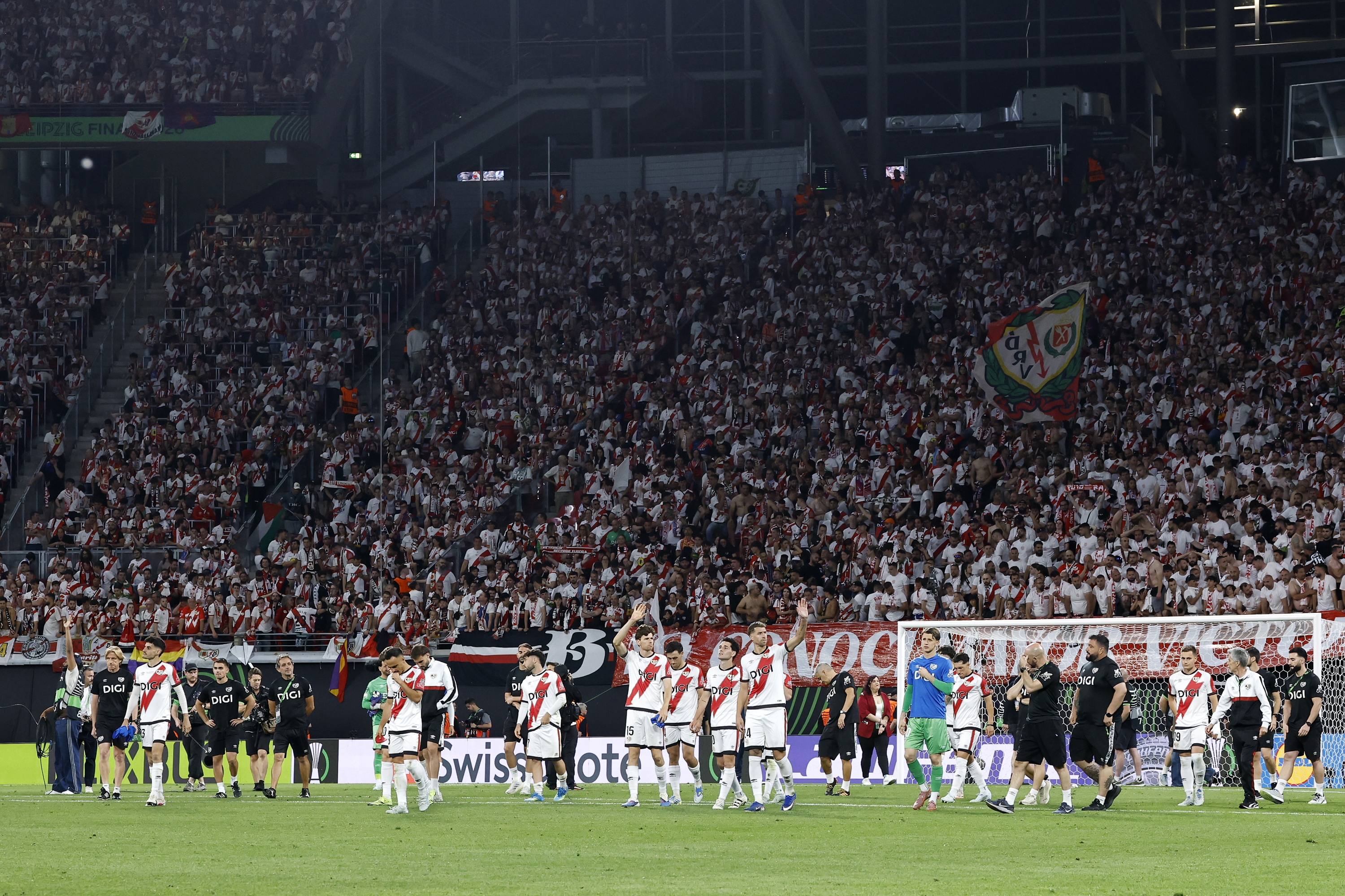 Jugadores del Rayo Vallecano en el Red Bull Arena.